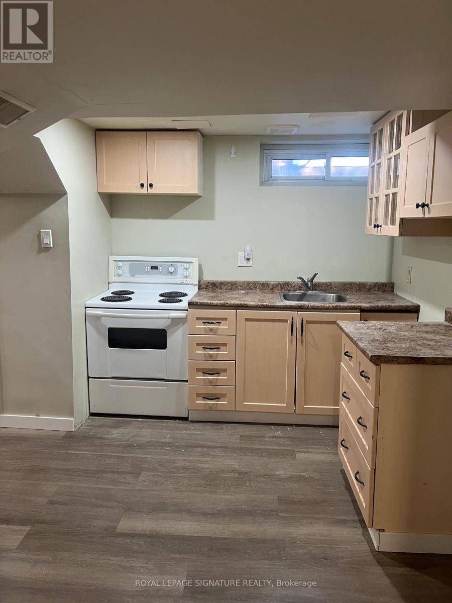 East Gwillimbury (holland Landing), ON L9N1L4,30 West ST #Lower