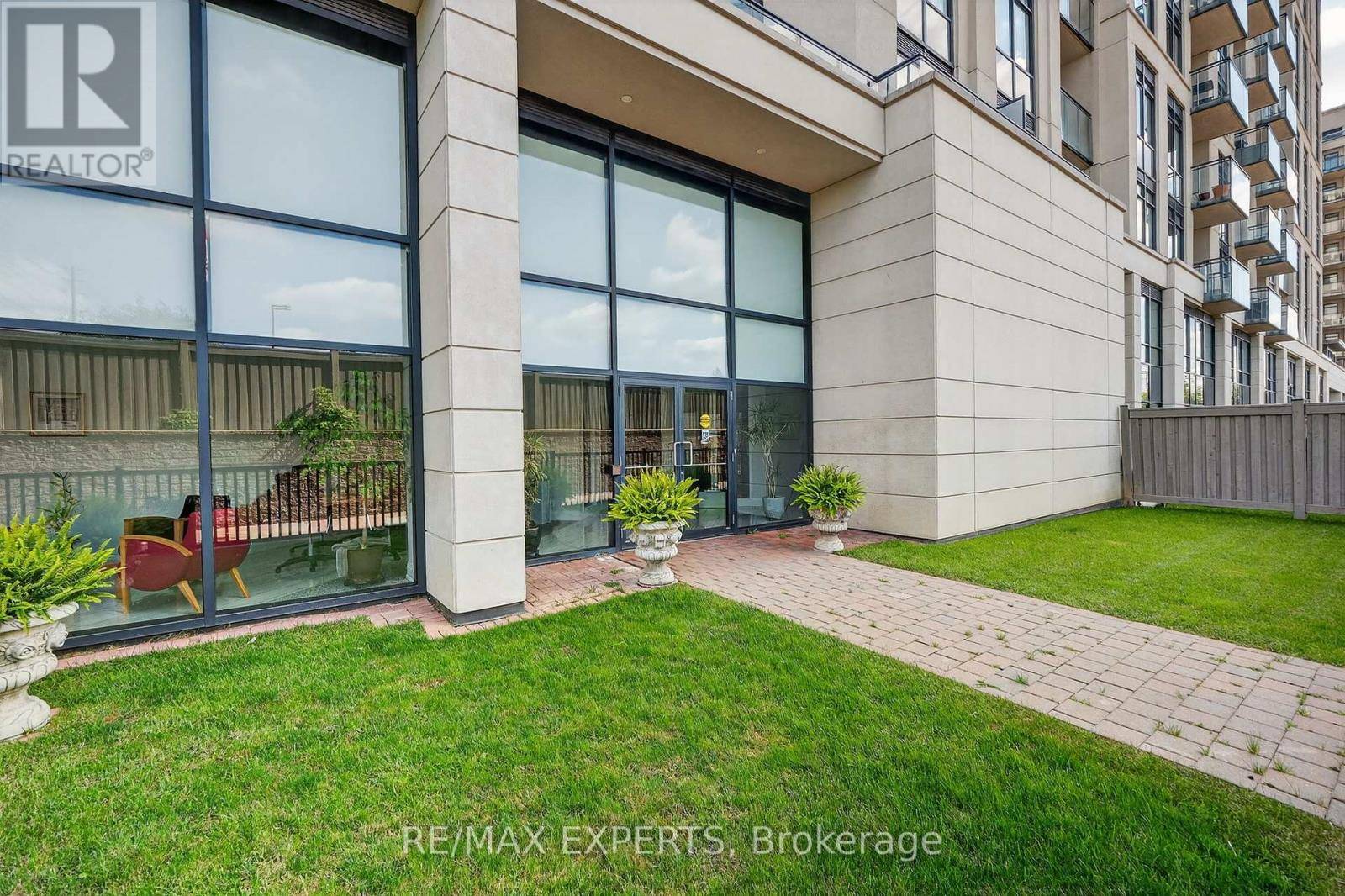 Vaughan (vaughan Grove), ON L4L8C3,12 Woodstream BLVD #6