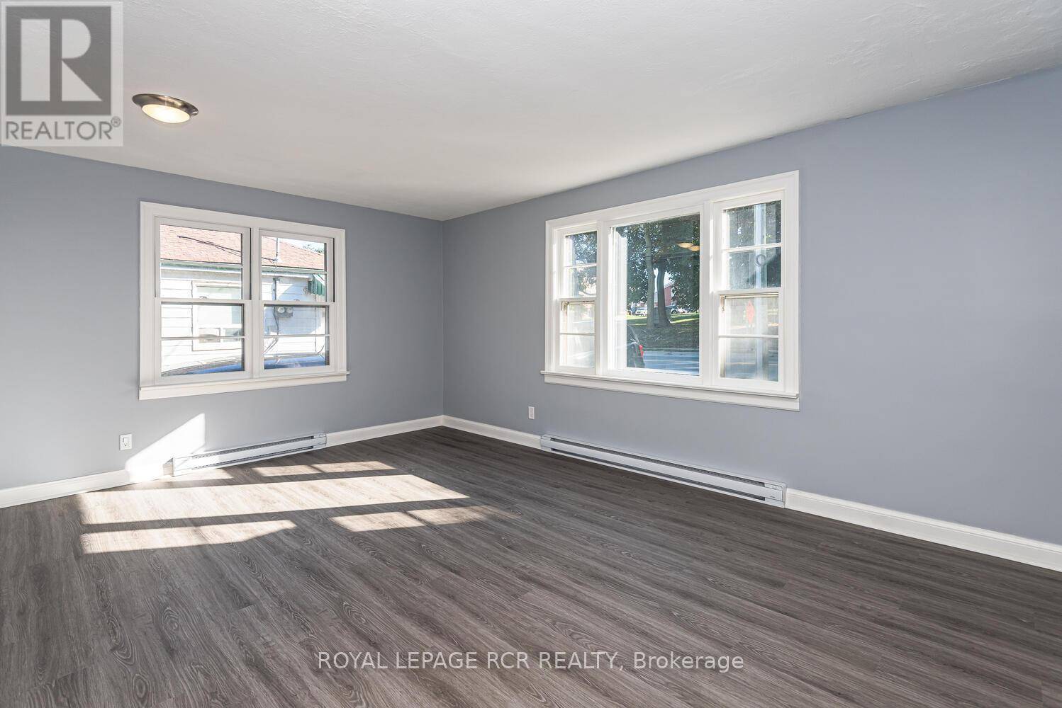 Newmarket (central Newmarket), ON L3Y6M5,16948 BAYVIEW AVENUE