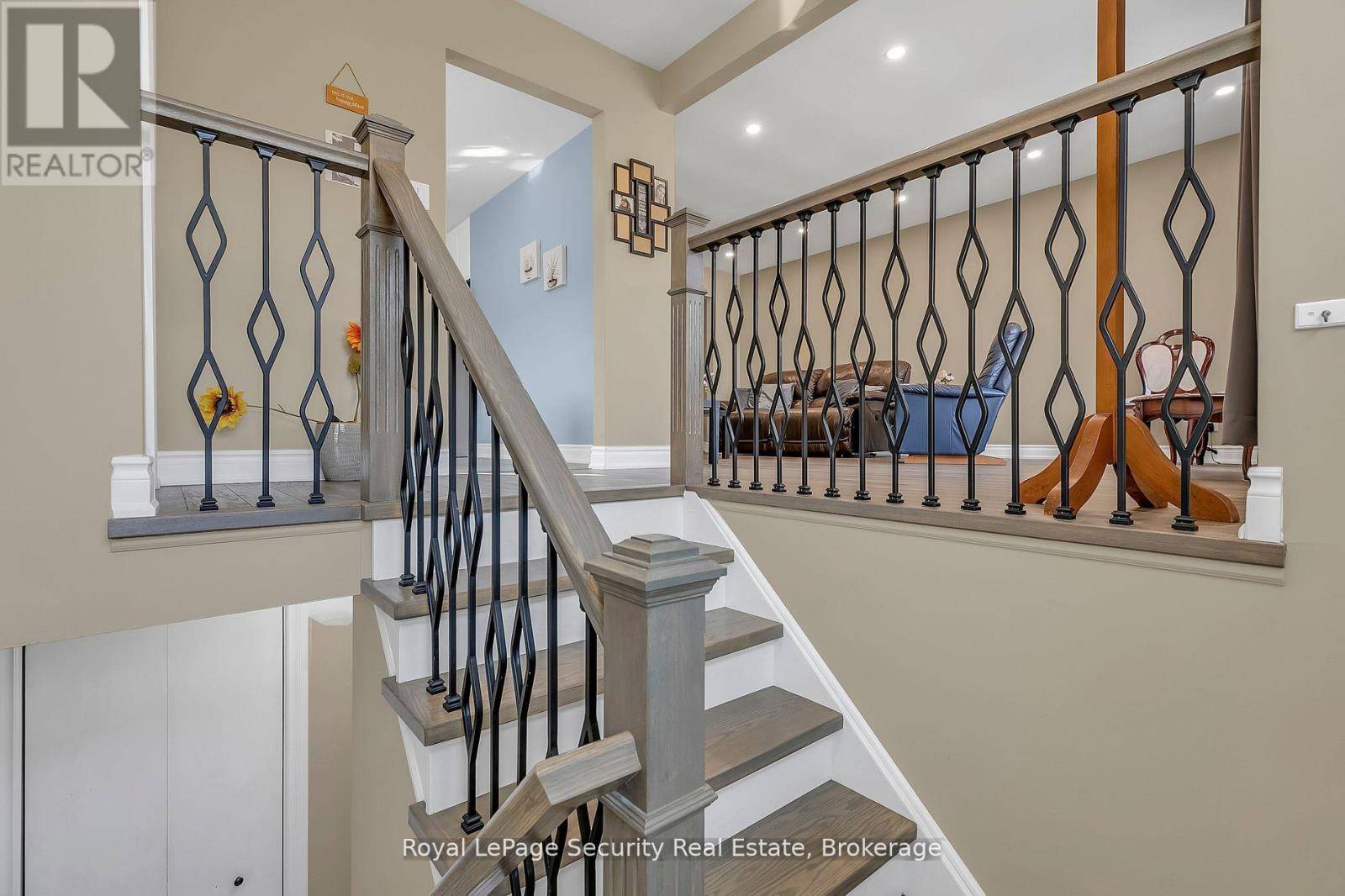 Bradford West Gwillimbury (bradford), ON L3Z2C9,479 BRITANNIA AVENUE