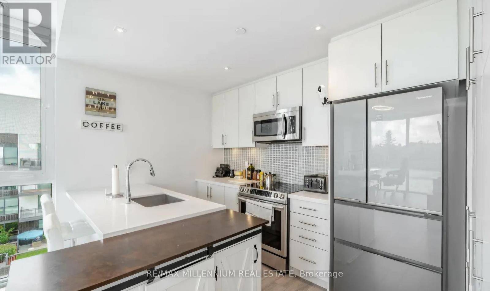 Innisfil, ON L9S0N9,375 Sea Ray AVE #410