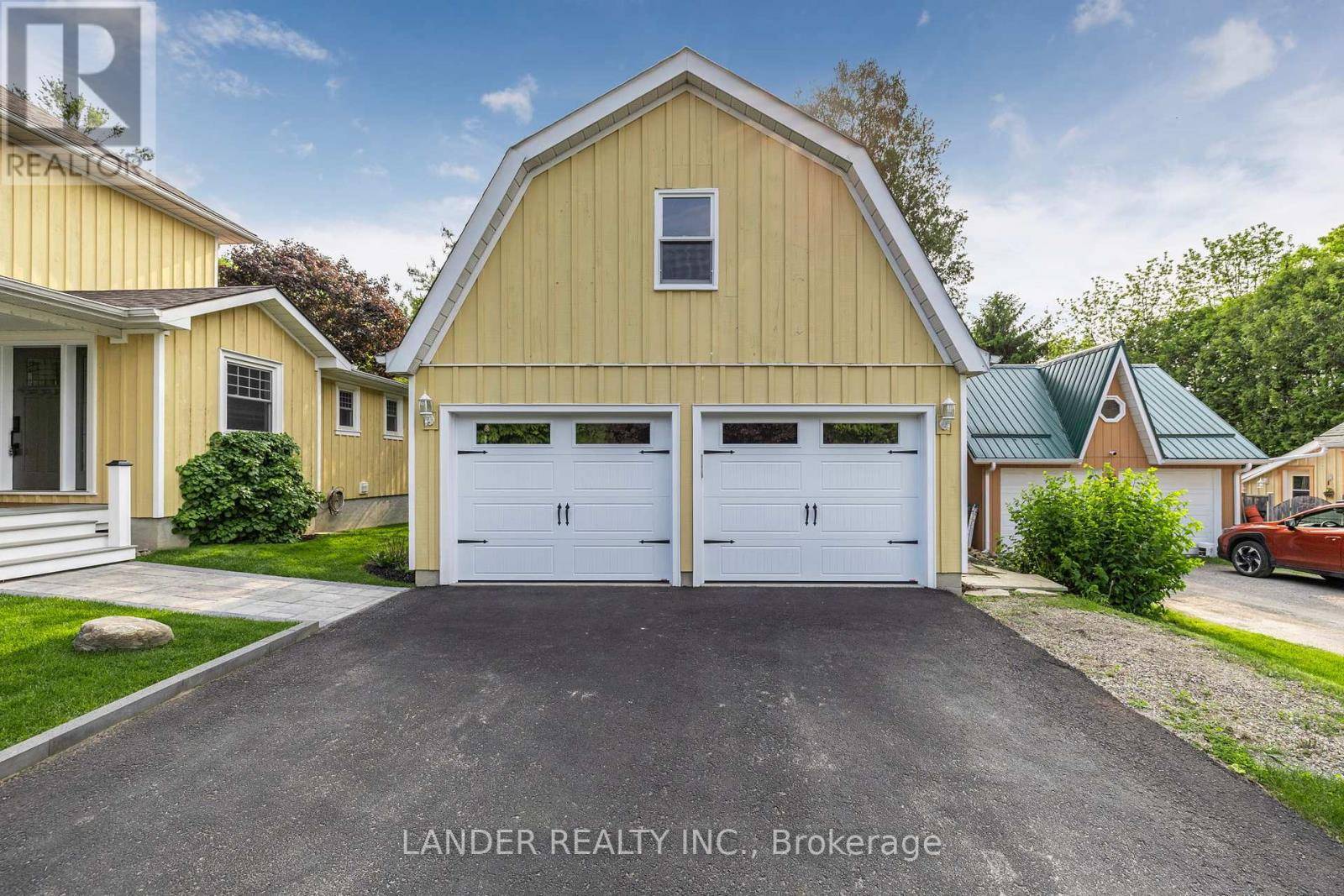 East Gwillimbury (mt Albert), ON L0G1M0,36 KING STREET