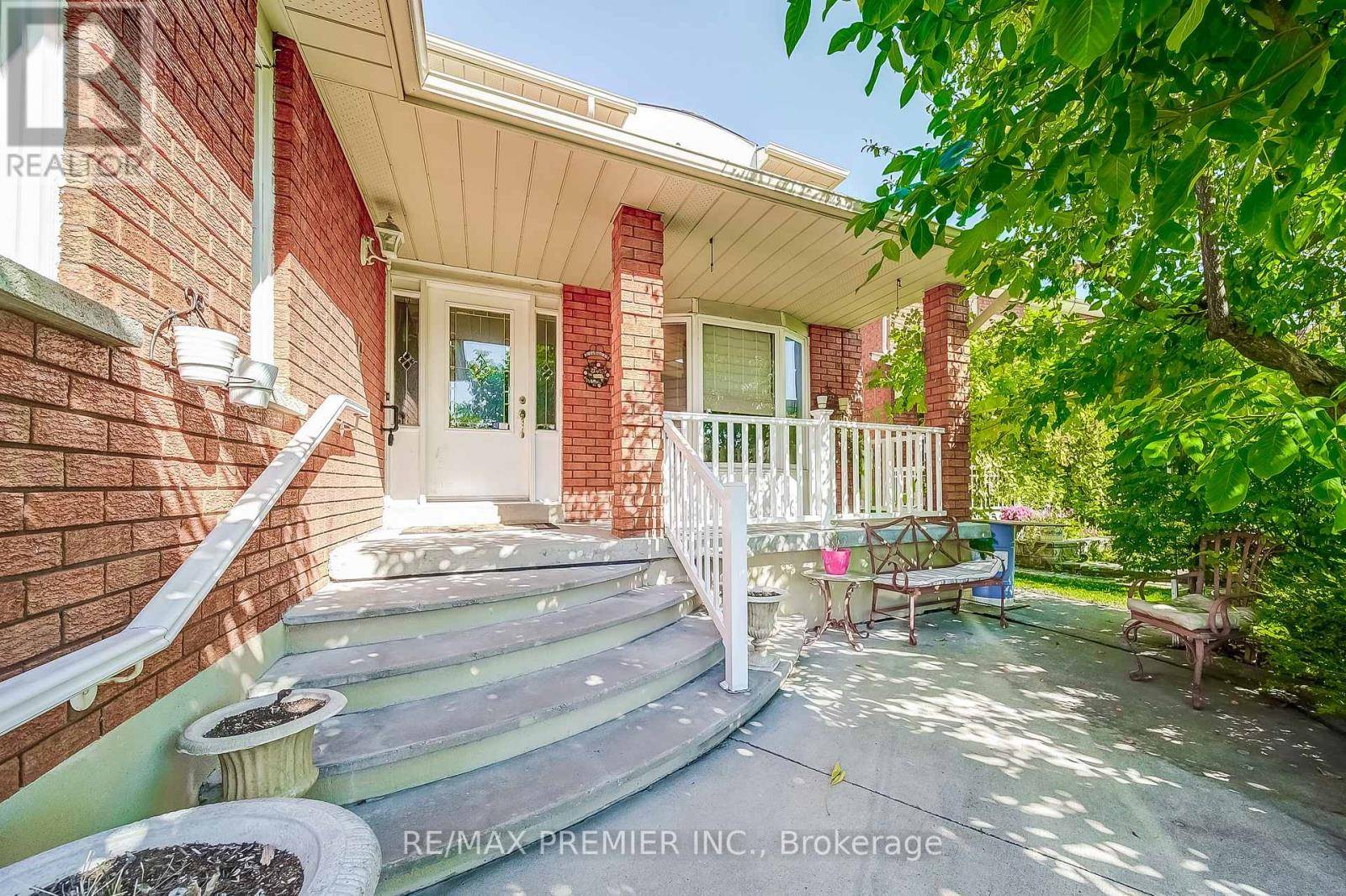Vaughan (east Woodbridge), ON L4L7V7,300 BELVIEW AVENUE