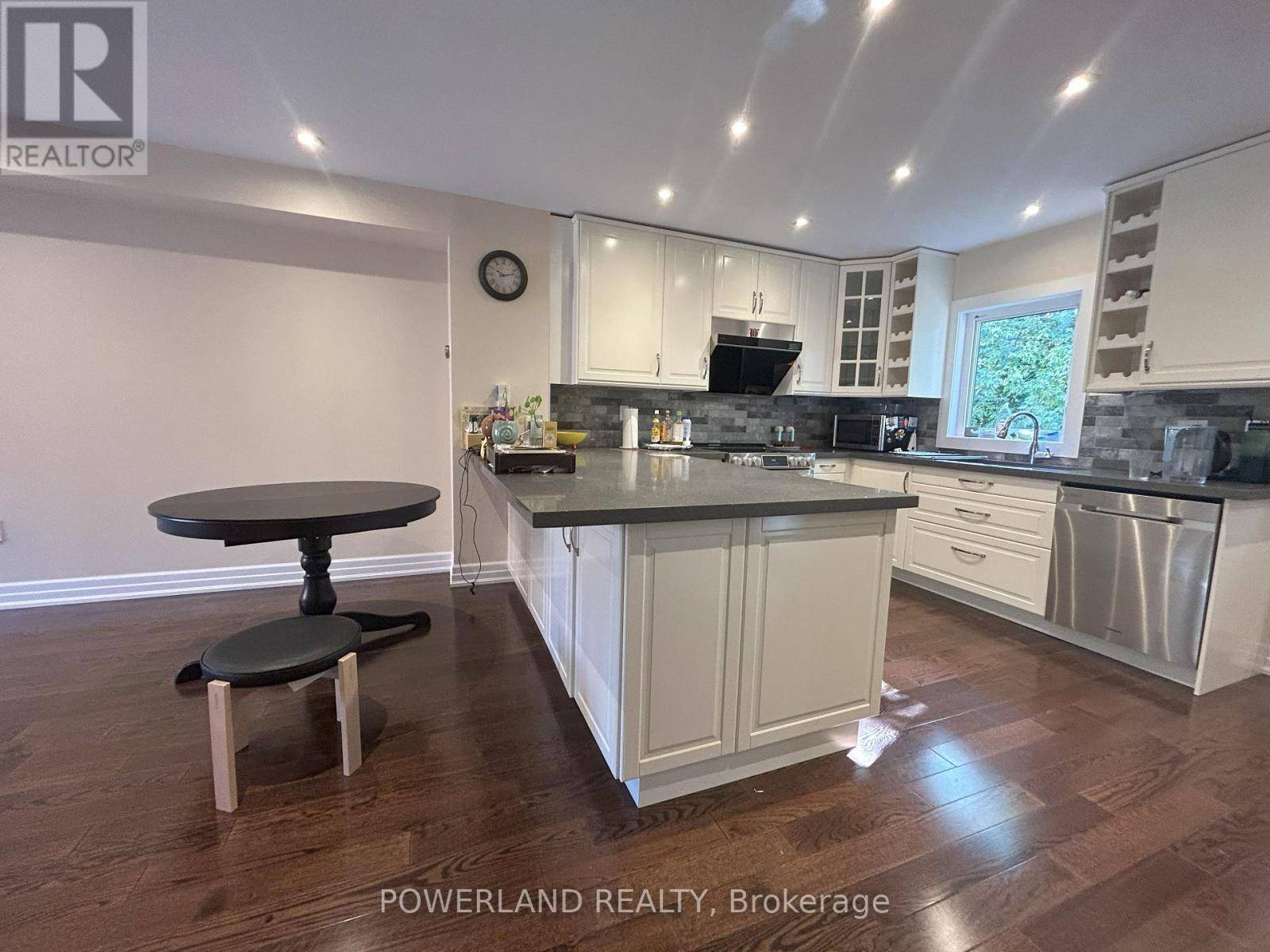 Richmond Hill (observatory), ON L4C0H6,95 Weldrick AVE #37