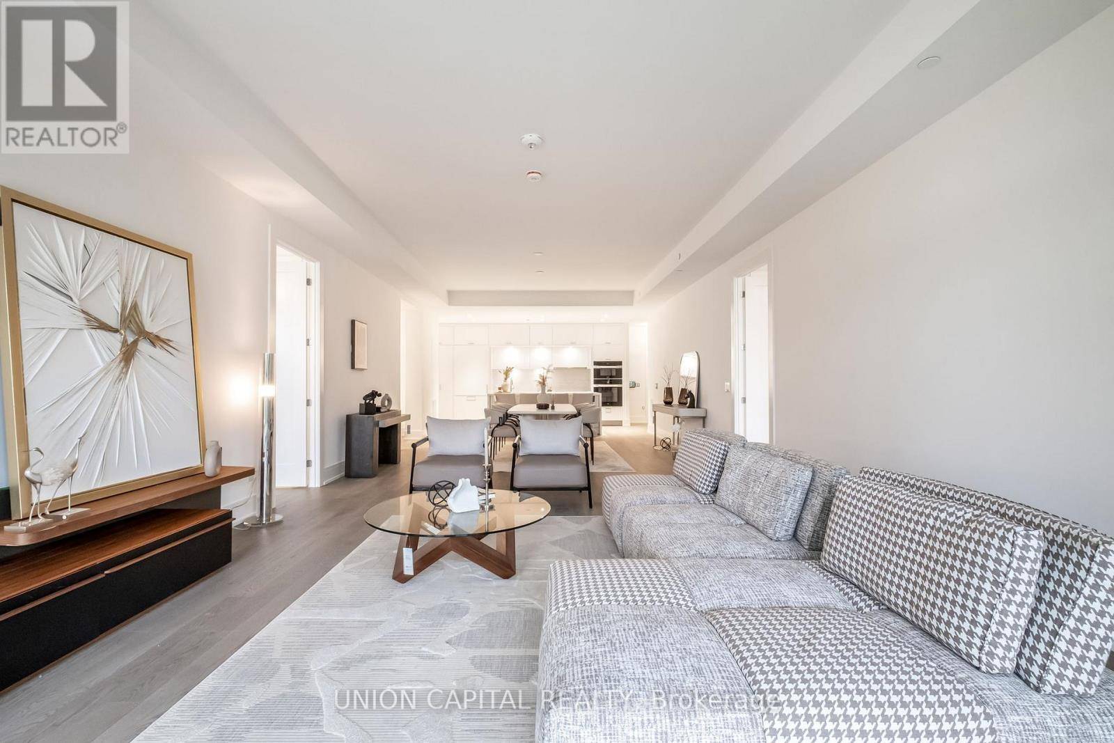 Markham (royal Orchard), ON L3T4Y9,399 Royal Orchard BLVD #19