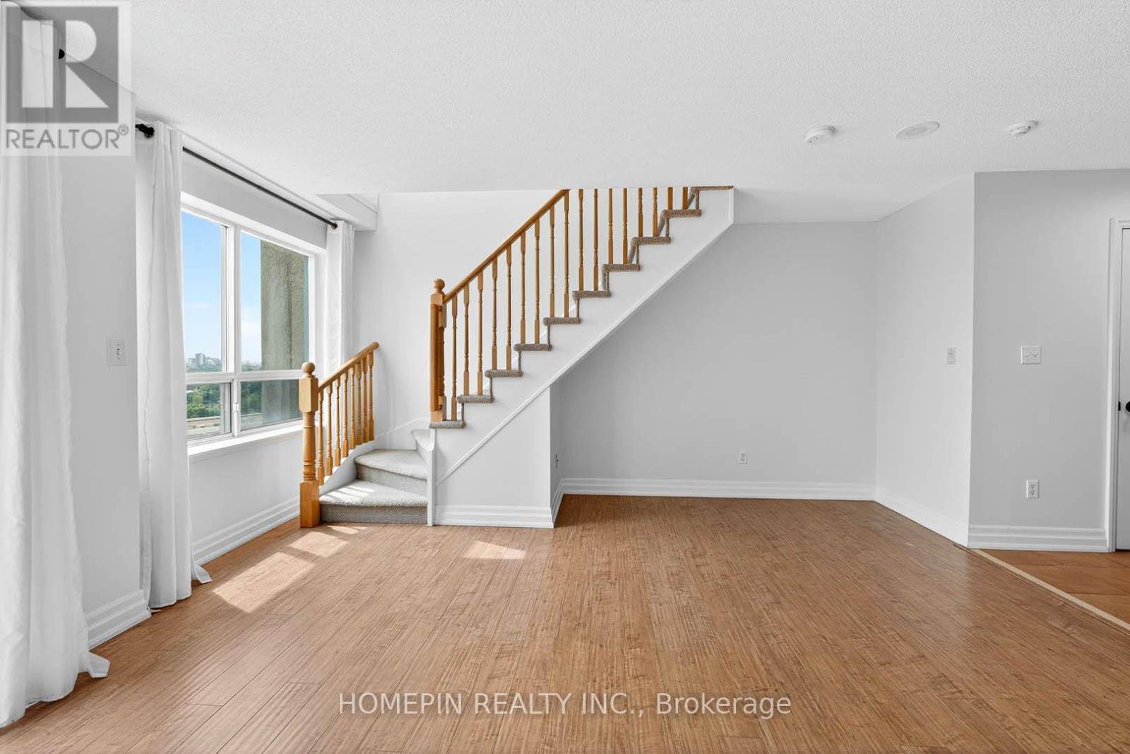 Richmond Hill (langstaff), ON L4B4T9,39 Oneida CRES #1103
