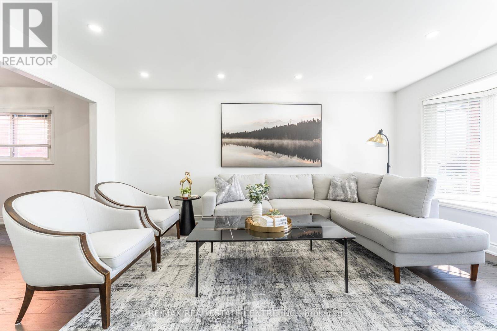 Vaughan (east Woodbridge), ON L4L5J5,499 ABERDEEN AVENUE N