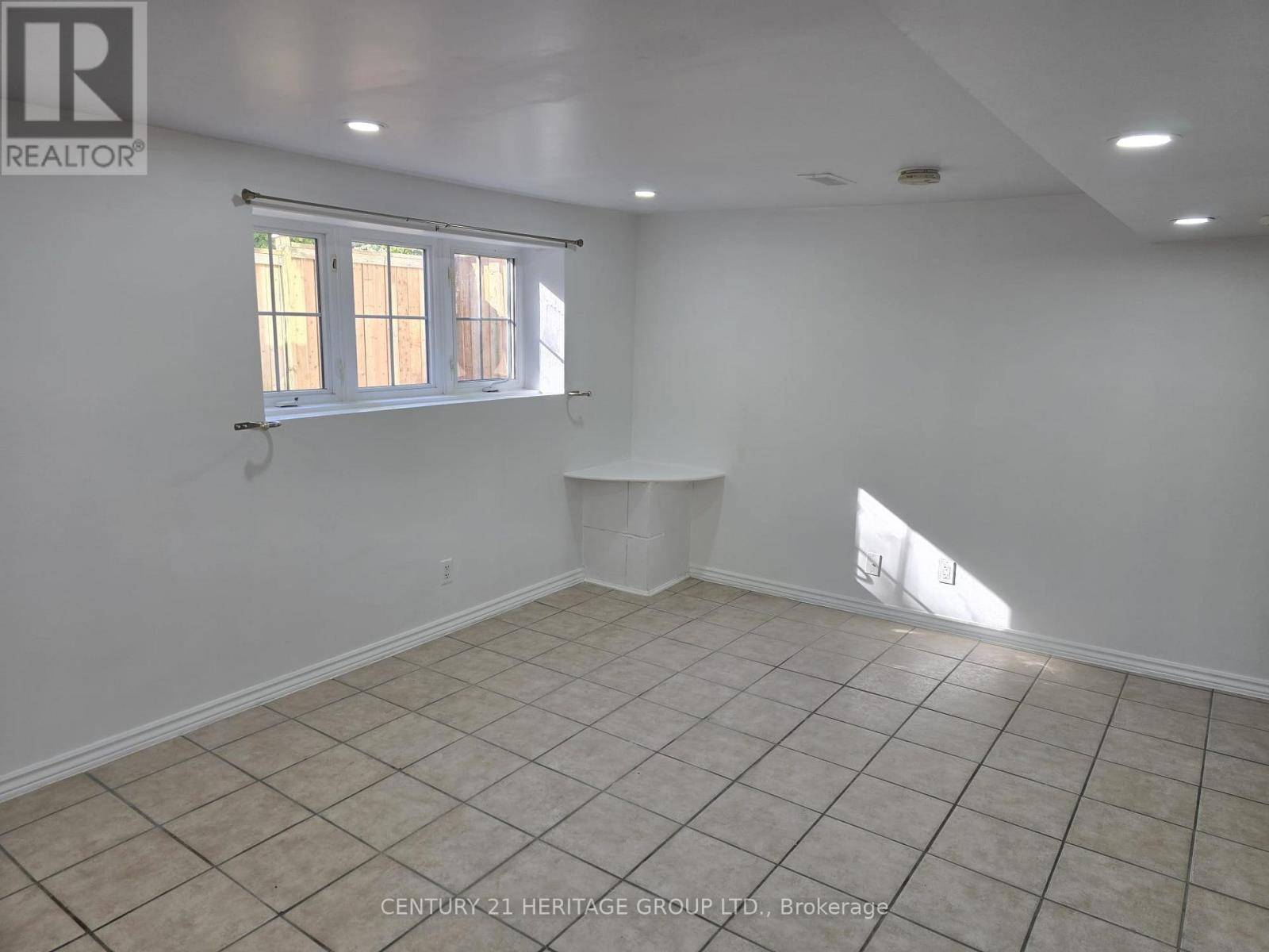 Richmond Hill (oak Ridges Lake Wilcox), ON L4E3J5,65 Park CRES #BSMT A