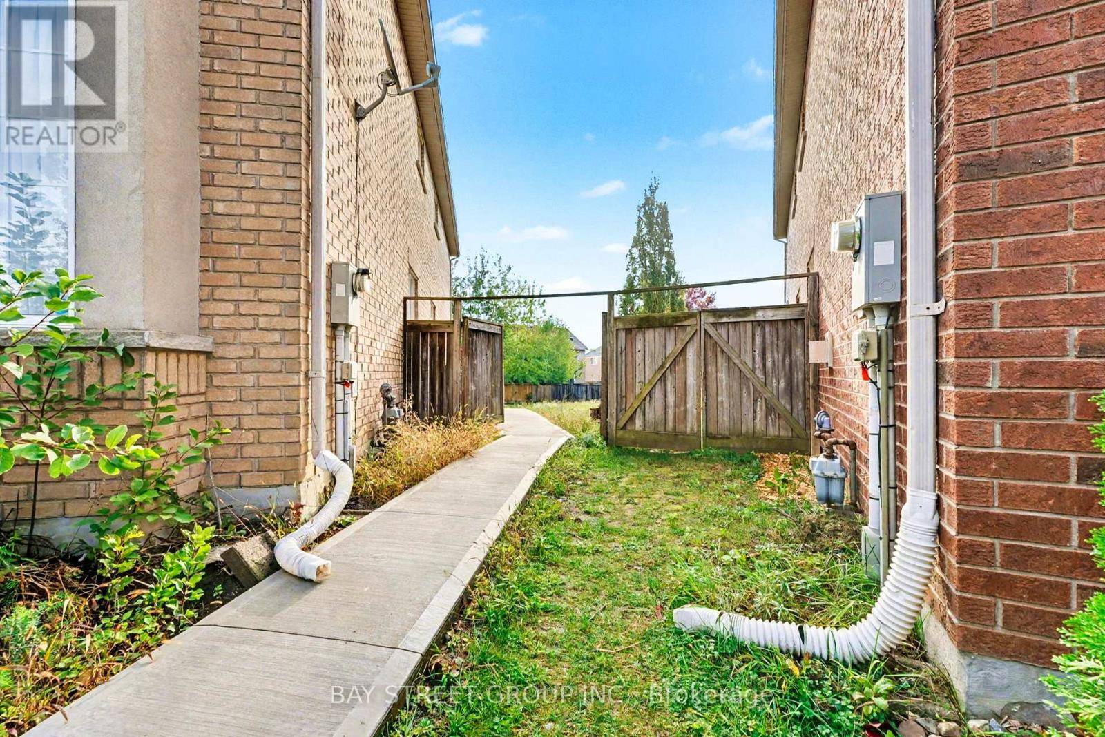 Richmond Hill (jefferson), ON L4E4L1,19 Goldlist DR #Basment