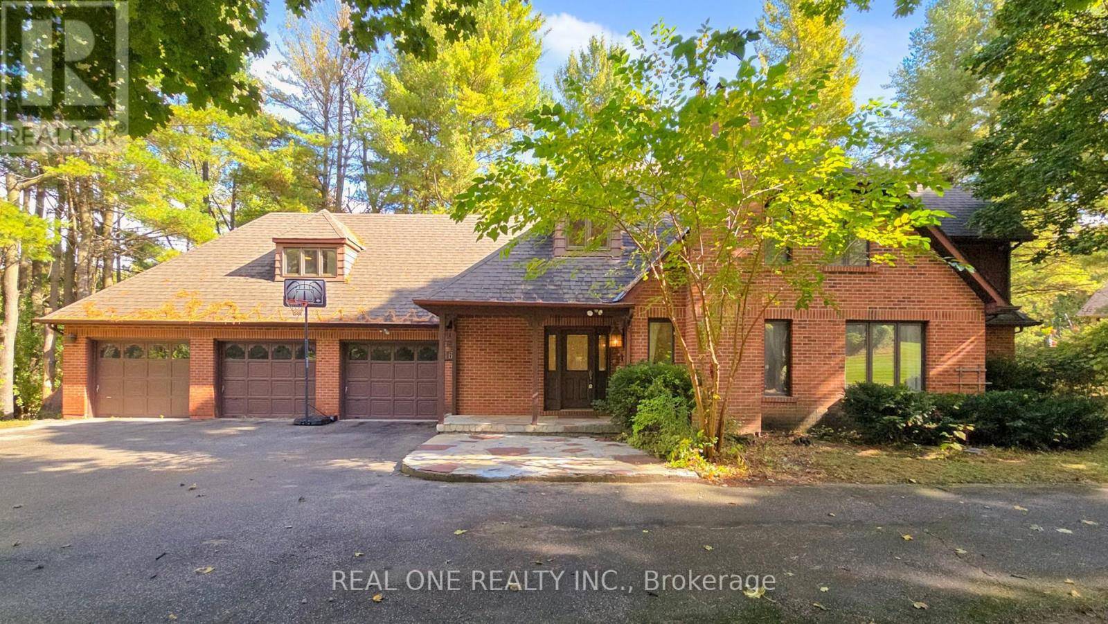 Vaughan, ON L6A1G2,465 WOODLAND ACRES CRESCENT