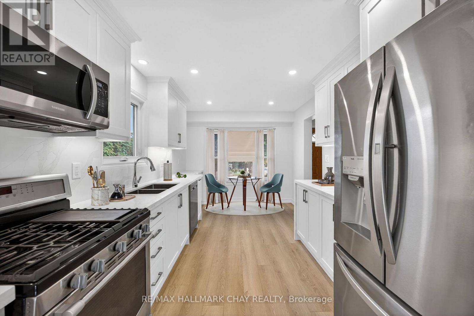 Innisfil (alcona), ON L9S2G9,714 CANDARAS STREET