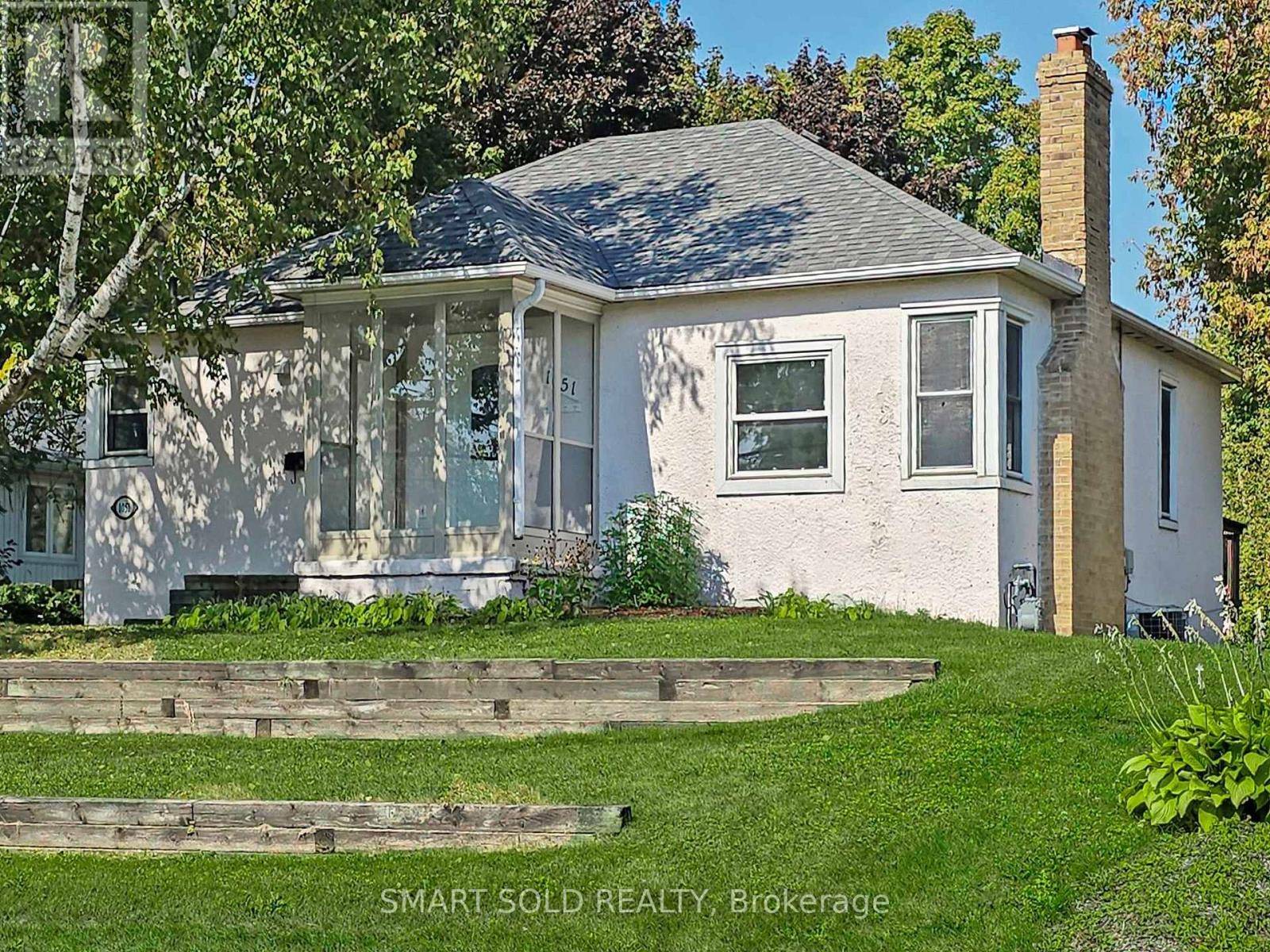 Newmarket (huron Heights-leslie Valley), ON L3Y3C4,1051 JANETTE STREET