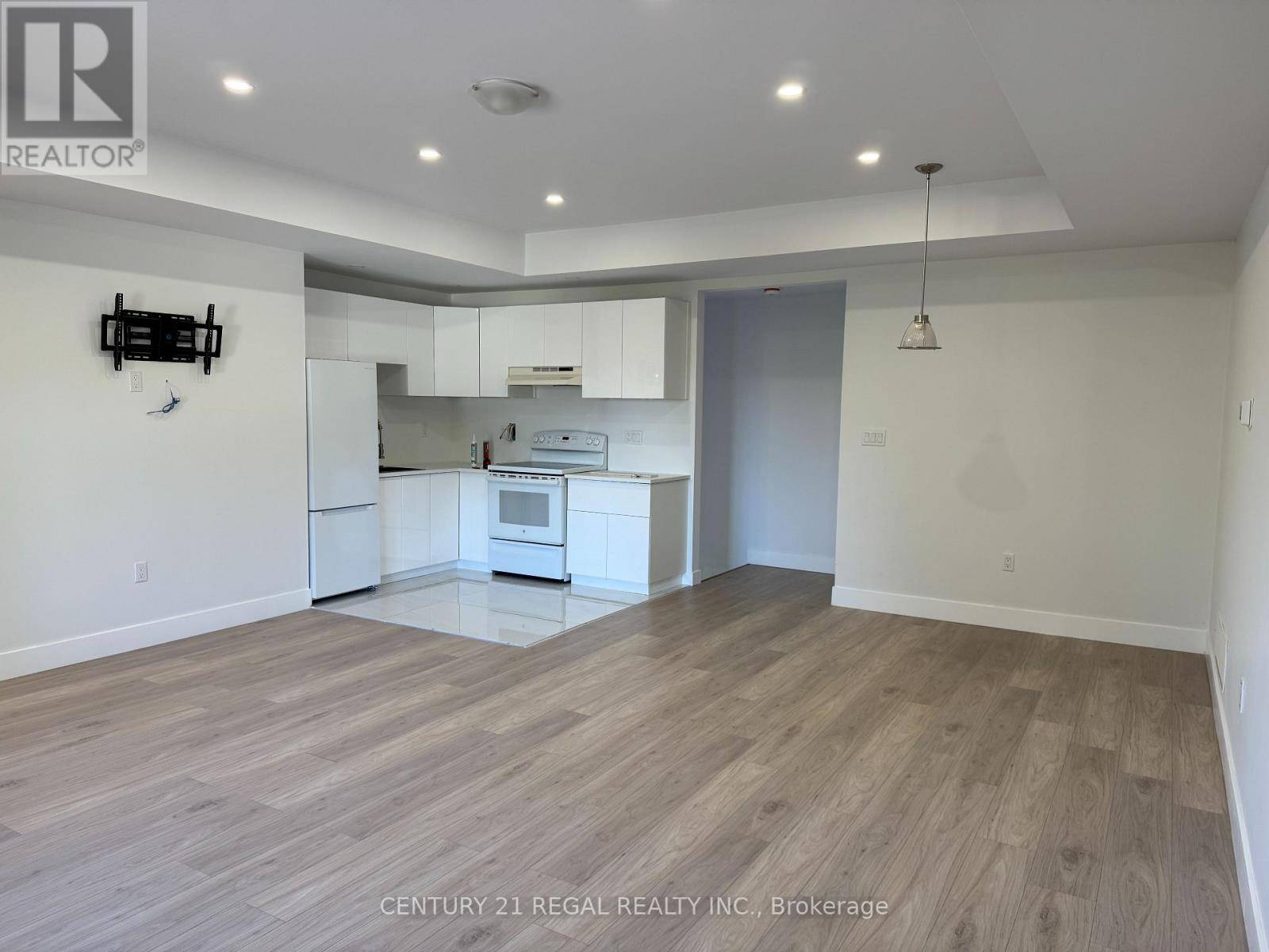 King (king City), ON L7B1B8,101 Dennison ST #A