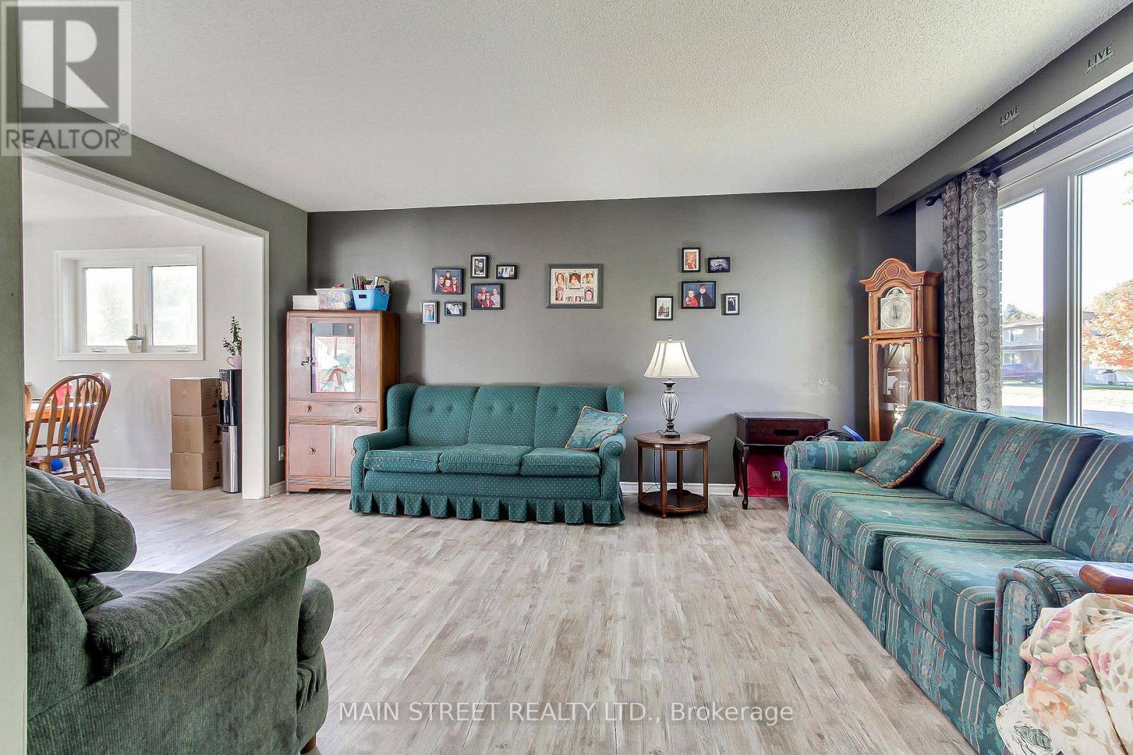 East Gwillimbury (holland Landing), ON L0G1H0,16 RAMSAY STREET