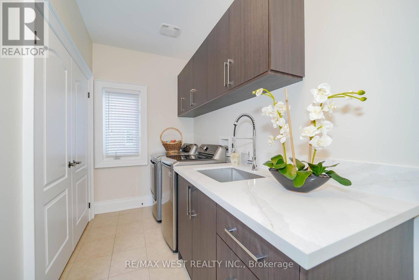 Uxbridge, ON L9P0B8,18 WYNDANCE WAY