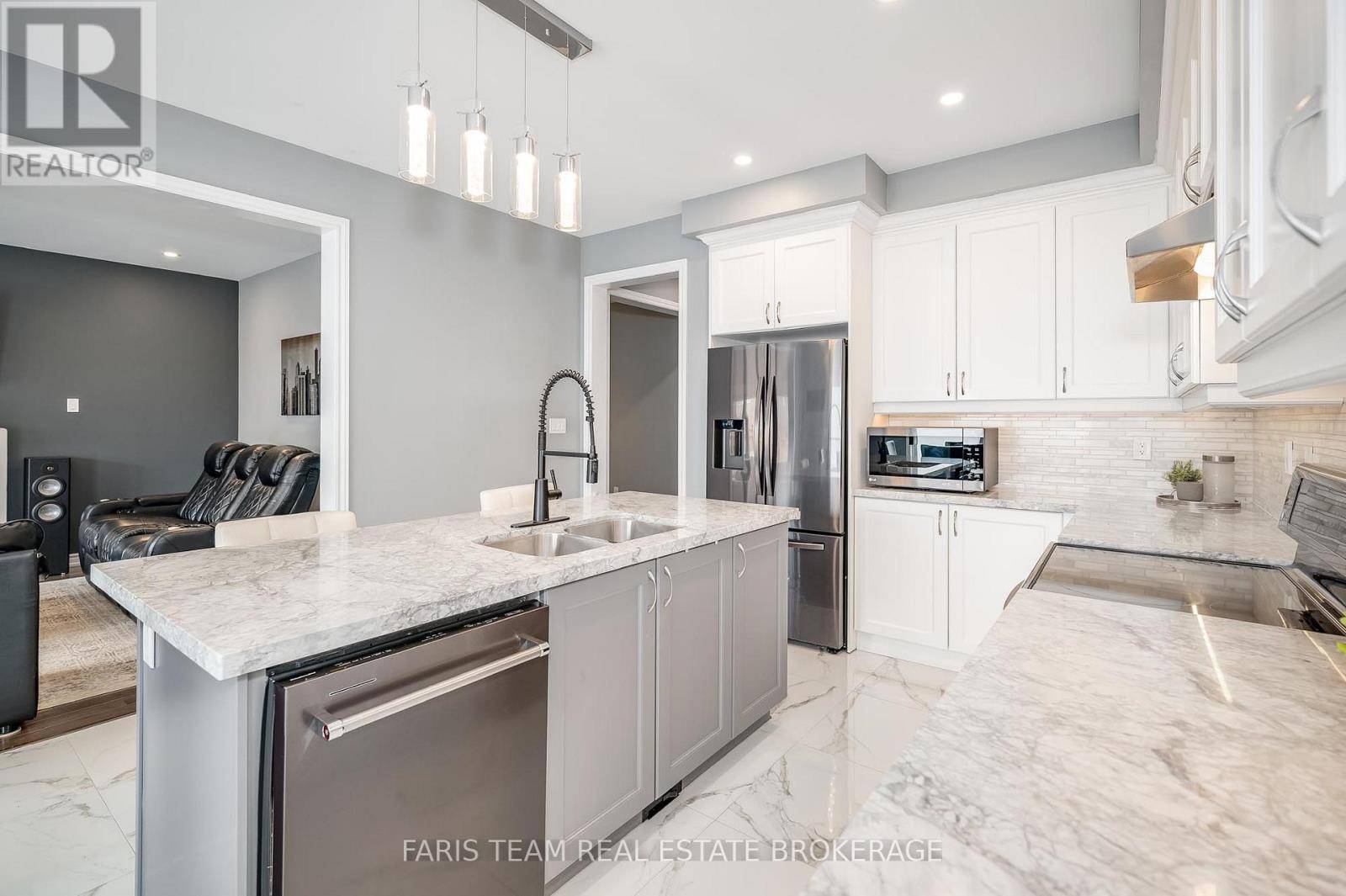 Innisfil, ON L9S0L6,1464 FARROW CRESCENT