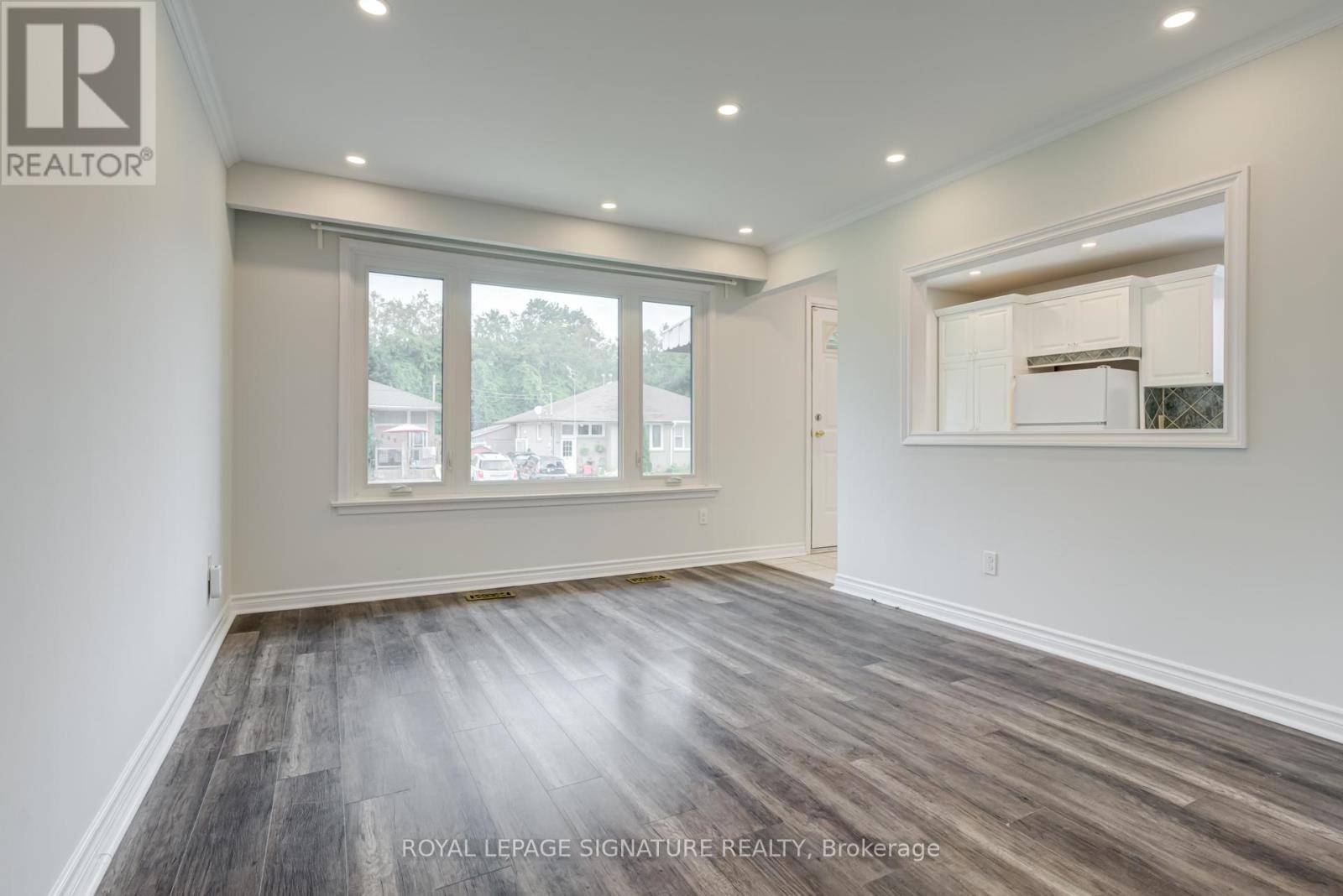 Newmarket (bristol-london), ON L3Y4J3,144 Willow LN #Main