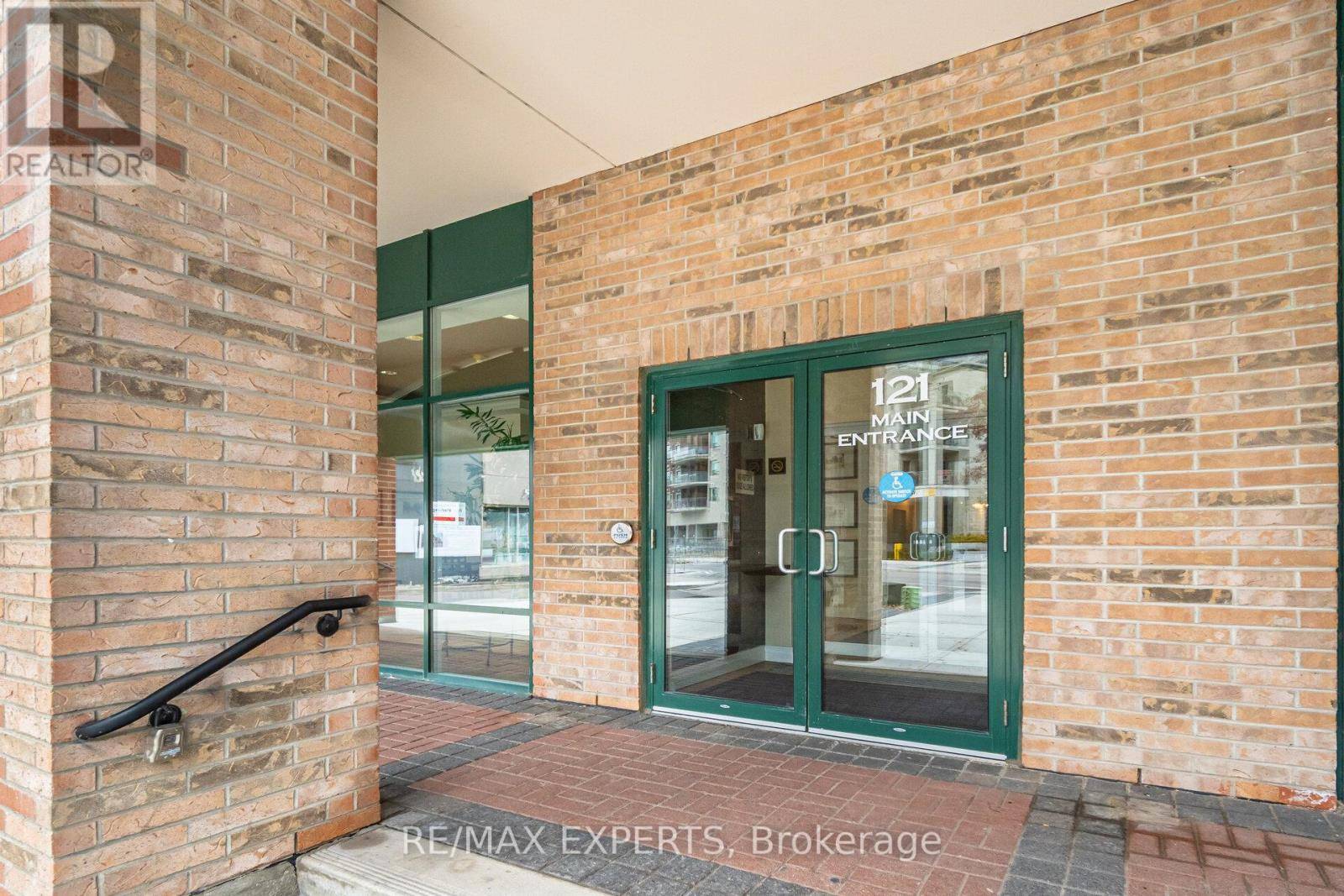 Vaughan (west Woodbridge), ON L4L2S6,121 Woodbridge AVE #323