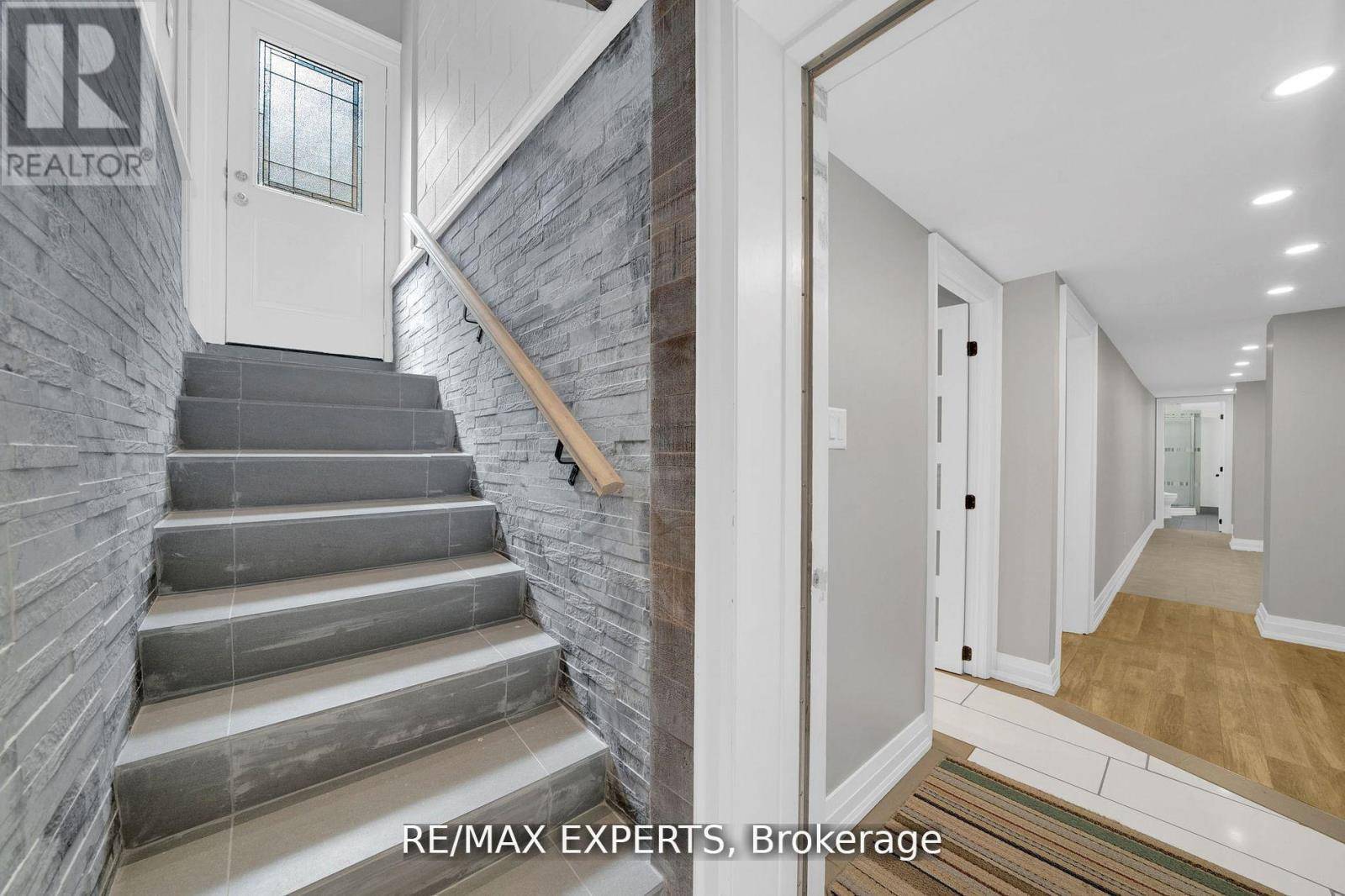 Vaughan (west Woodbridge), ON L4L8C8,24 BLUESTONE STREET