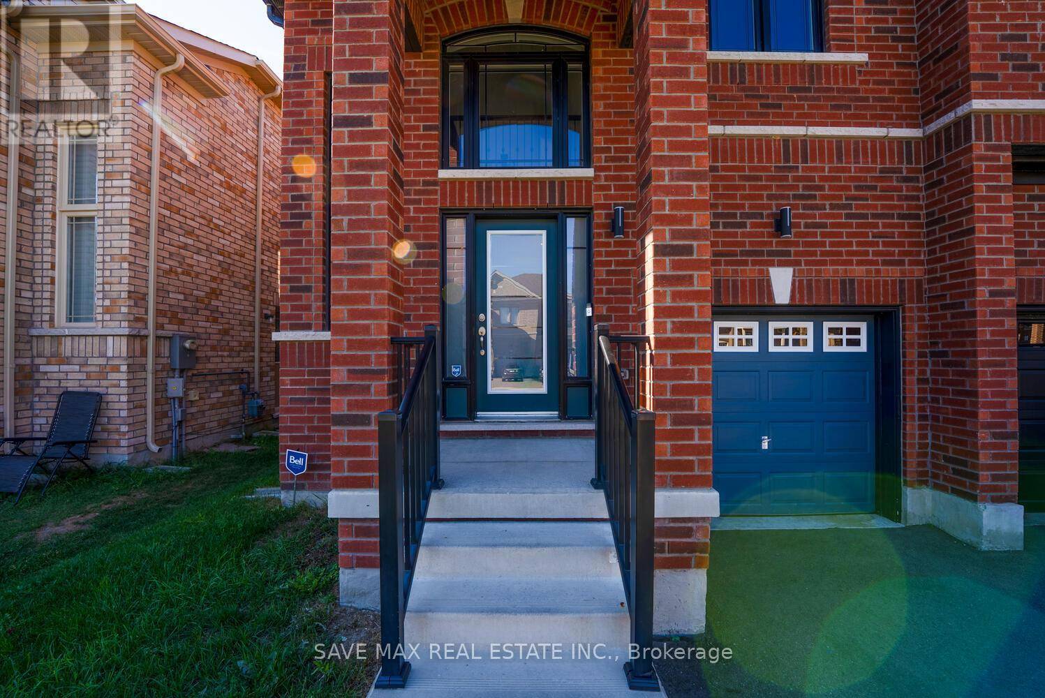 Bradford West Gwillimbury (bradford), ON L3Z4H6,163 SUTHERLAND AVENUE