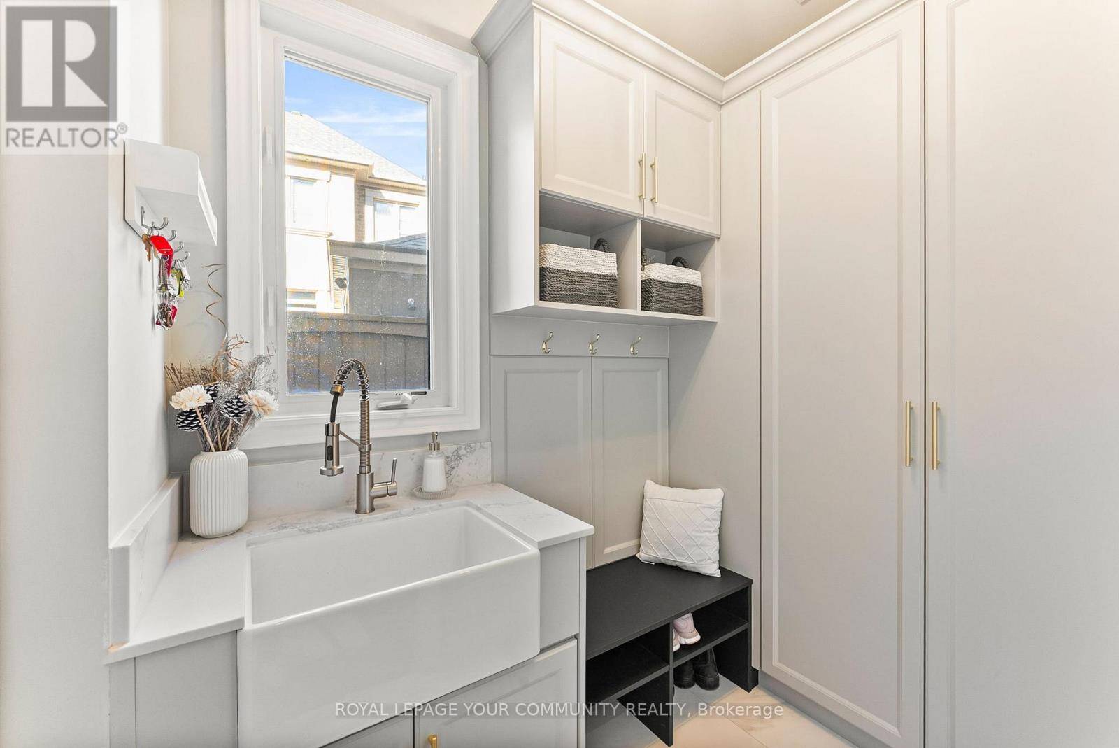 Vaughan (vellore Village), ON L4H3X2,39 RIVOLI DRIVE