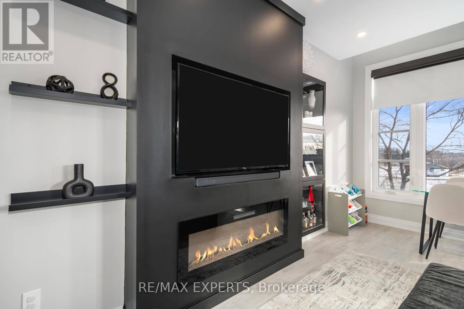 Vaughan (west Woodbridge), ON L4L0G4,8167 Kipling AVE #40