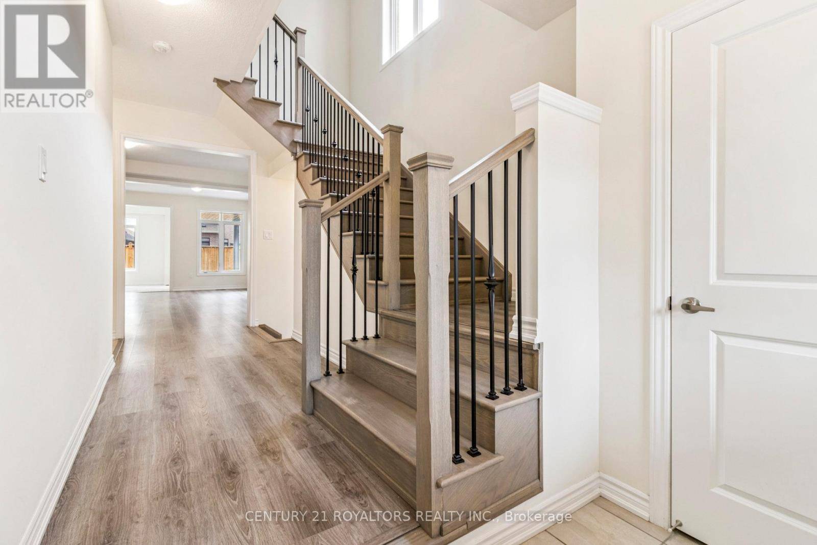 Bradford West Gwillimbury (bradford), ON L3Z4J9,25 FERRAGINE CRESCENT