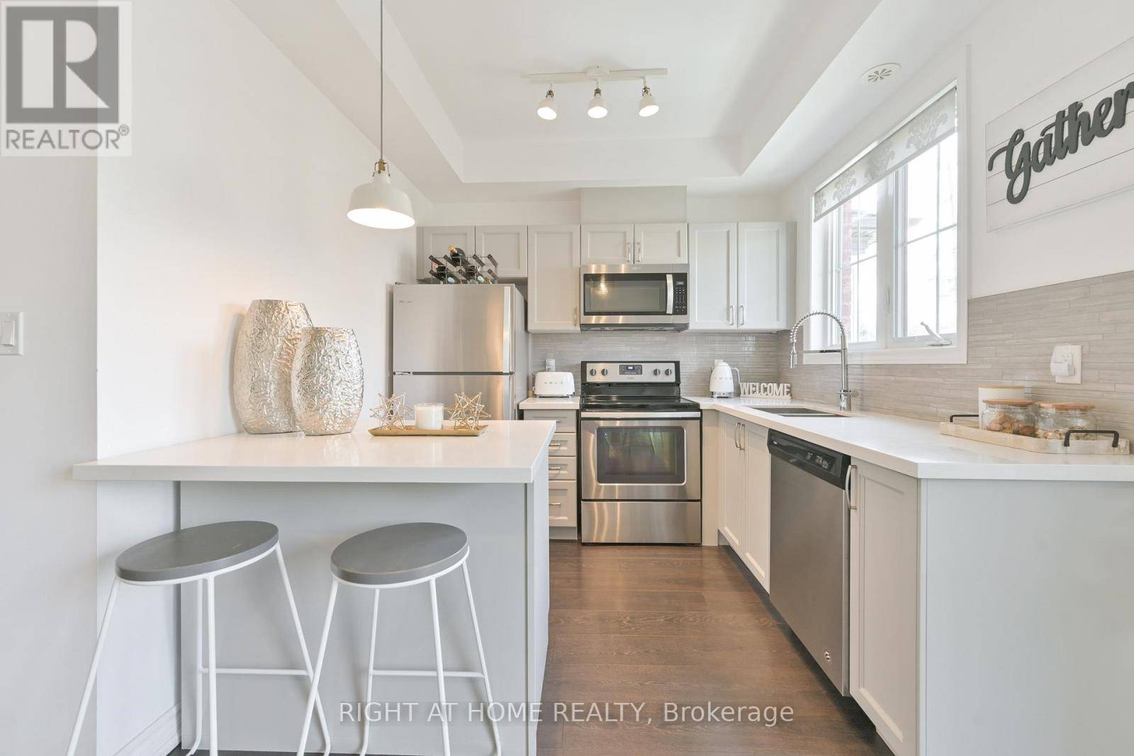 Vaughan (islington Woods), ON L4L0H8,201 Pine Grove RD #423