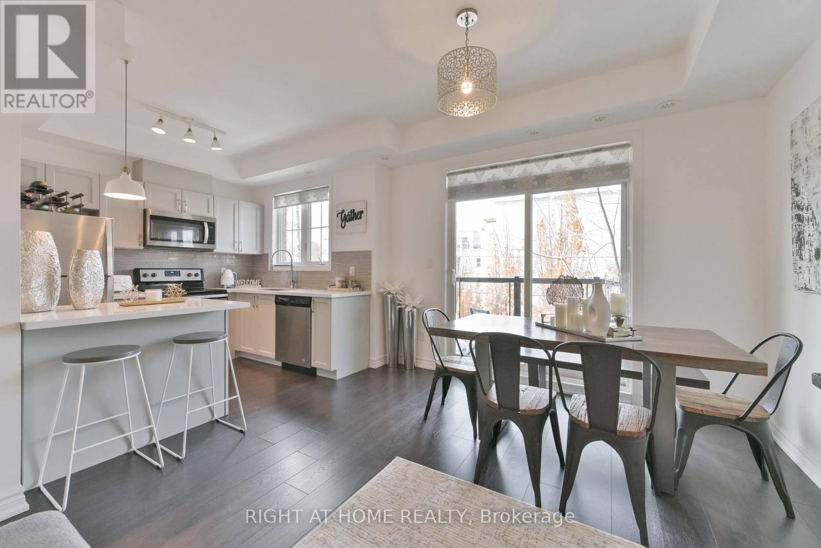 Vaughan (islington Woods), ON L4L0H8,201 Pine Grove RD #423