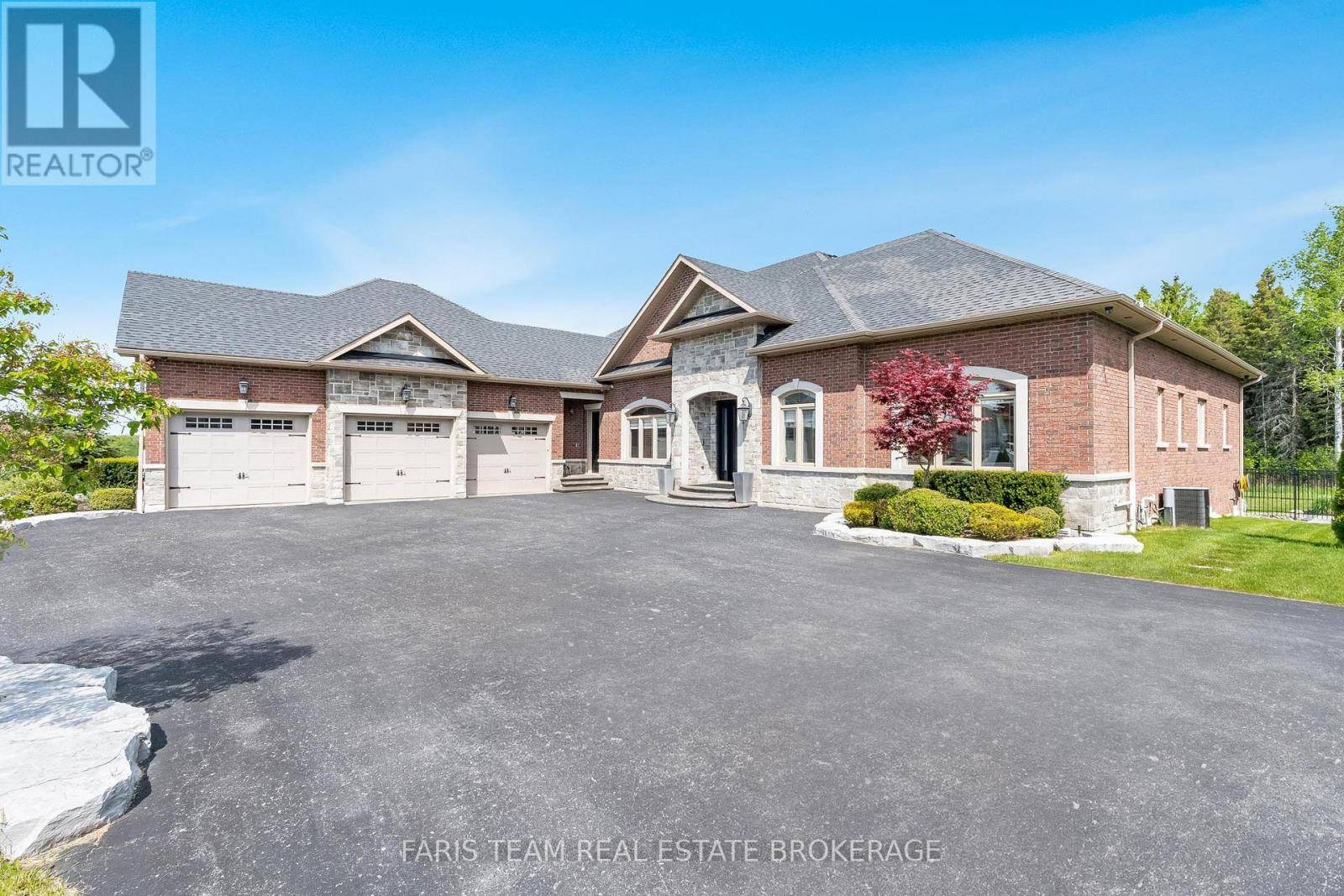 Bradford West Gwillimbury, ON L0L1L0,158 DALE CRESCENT