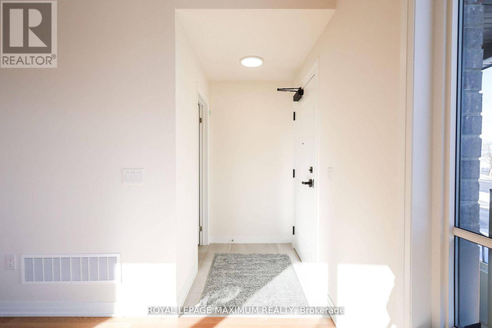 Bradford West Gwillimbury (bradford), ON L3Z4M1,11 Baynes WAY North #1