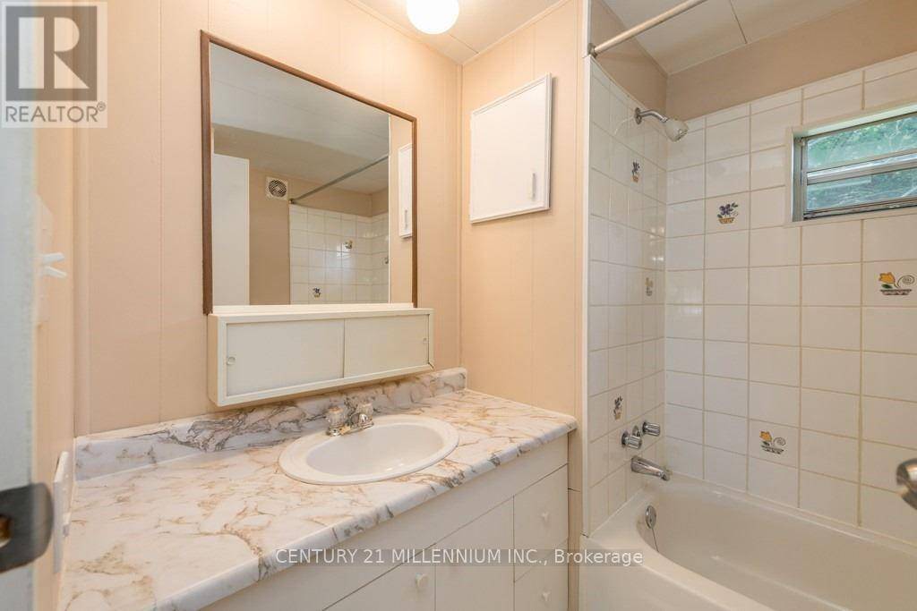 Innisfil, ON L9S1P7,41 TREFOIL DRIVE N