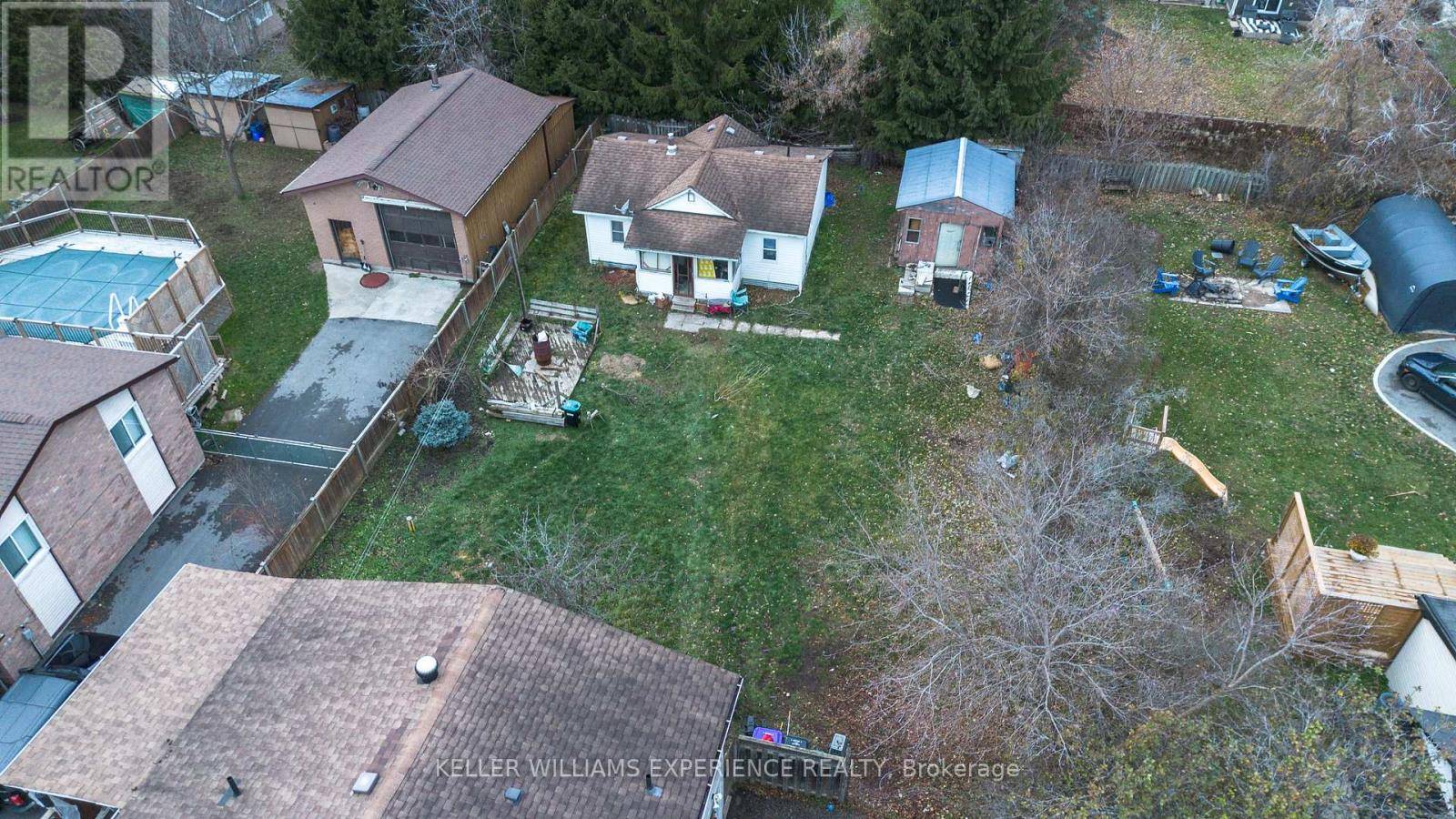 Innisfil, ON L0L1C0,1024 EWART STREET N