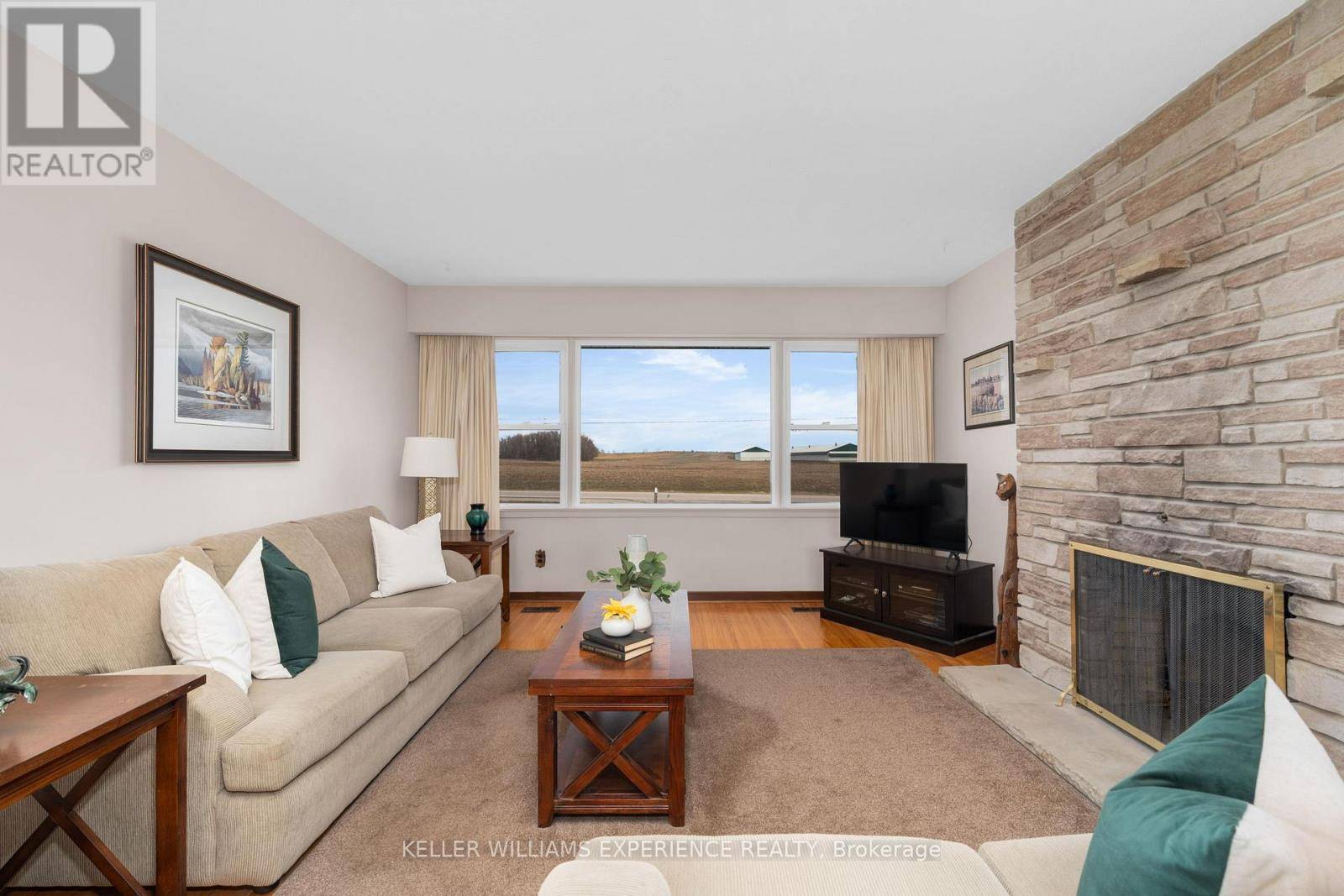 Innisfil, ON L0L1L0,5628 COUNTY RD 27 ROAD