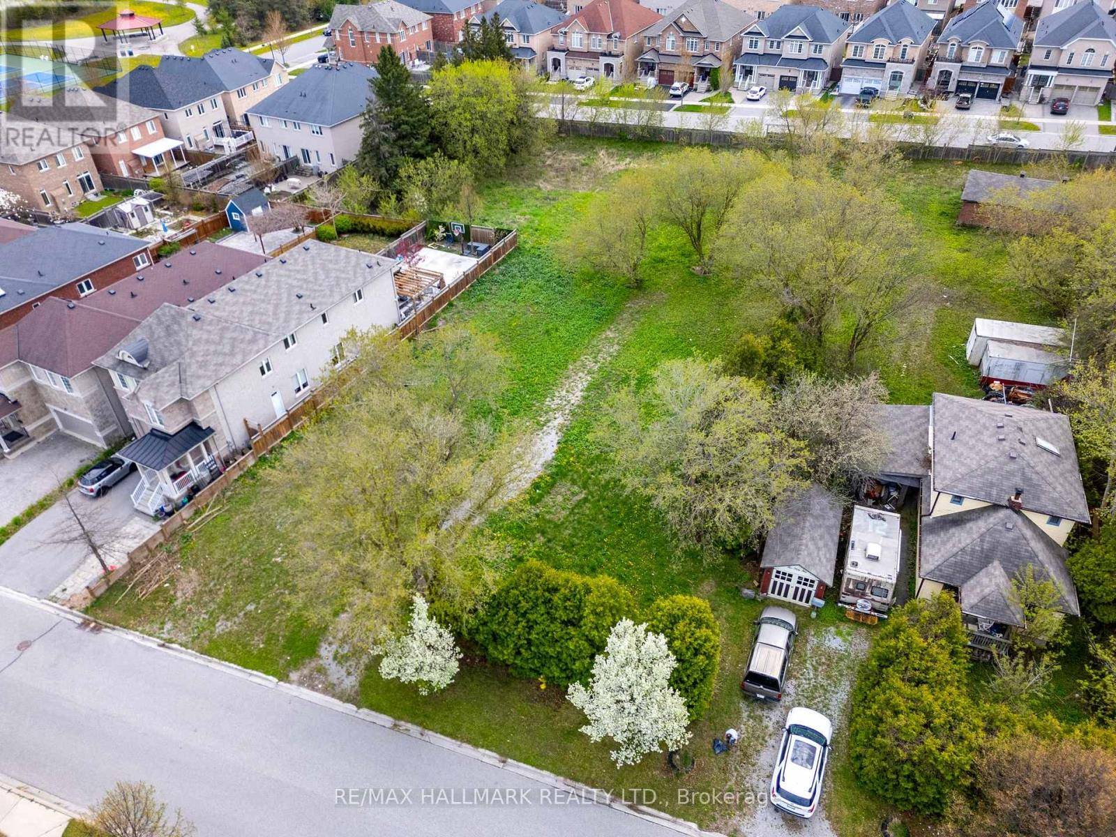 Markham (village Green-south Unionville), ON L3R1J9,257 HELEN AVENUE