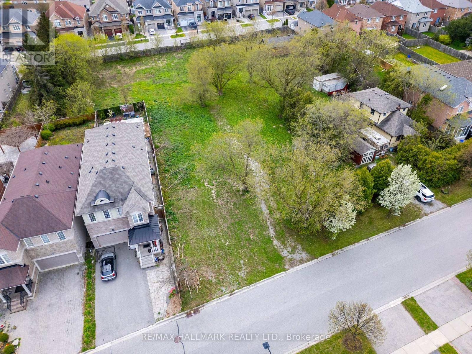 Markham (village Green-south Unionville), ON L3R1J9,257 HELEN AVENUE