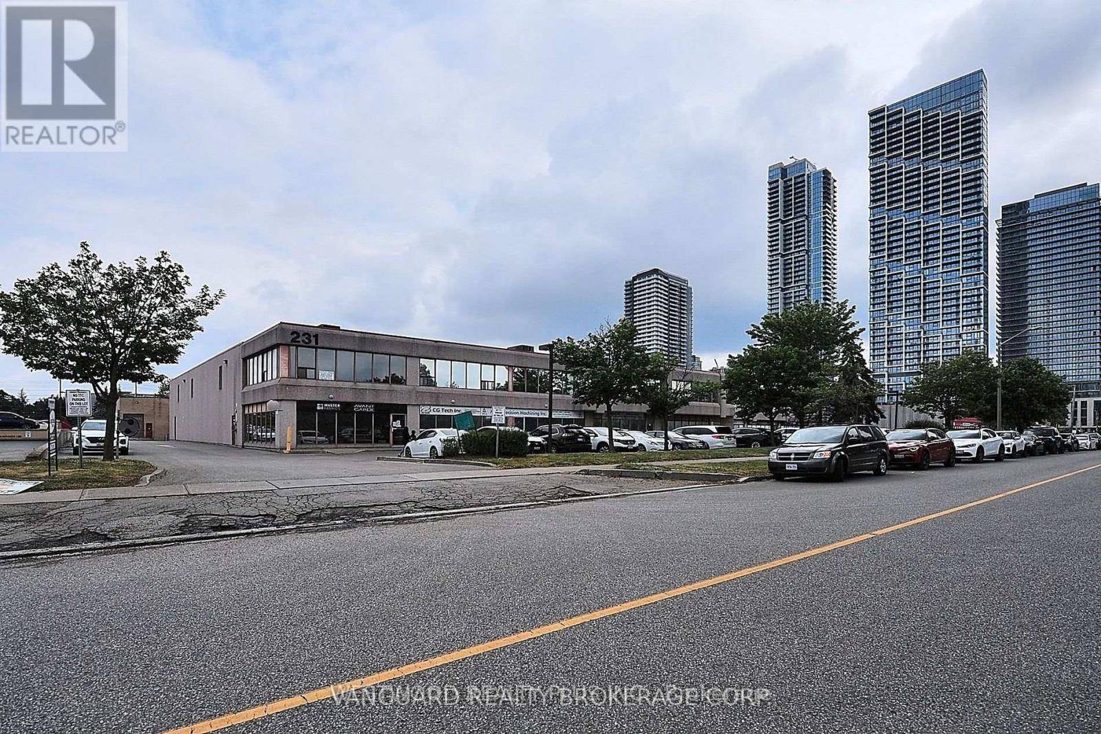 Vaughan (concord), ON L4K3W7,231 Millway AVE #17-18