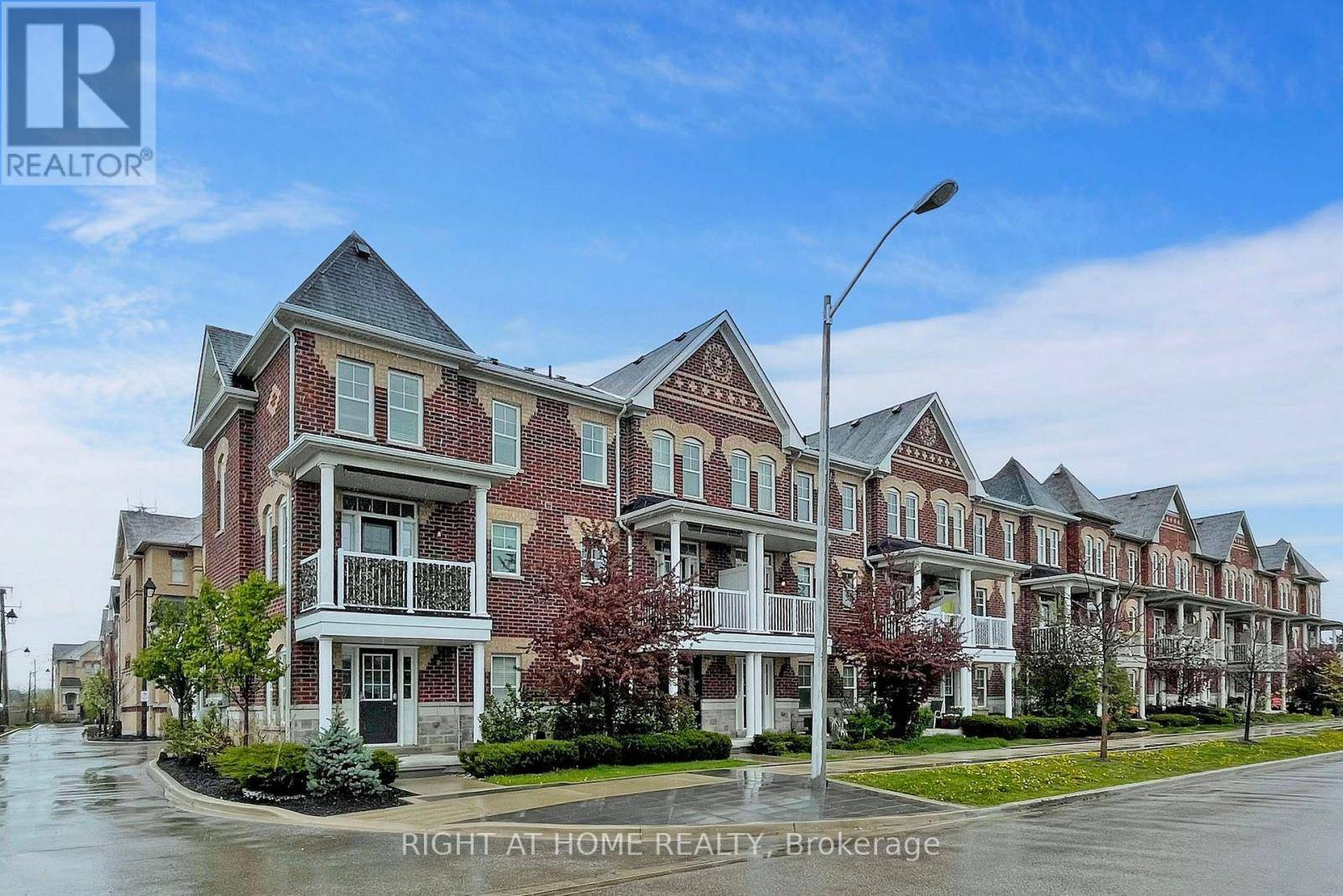 Vaughan (west Woodbridge), ON L4L0H1,10 Porter AVE West #3