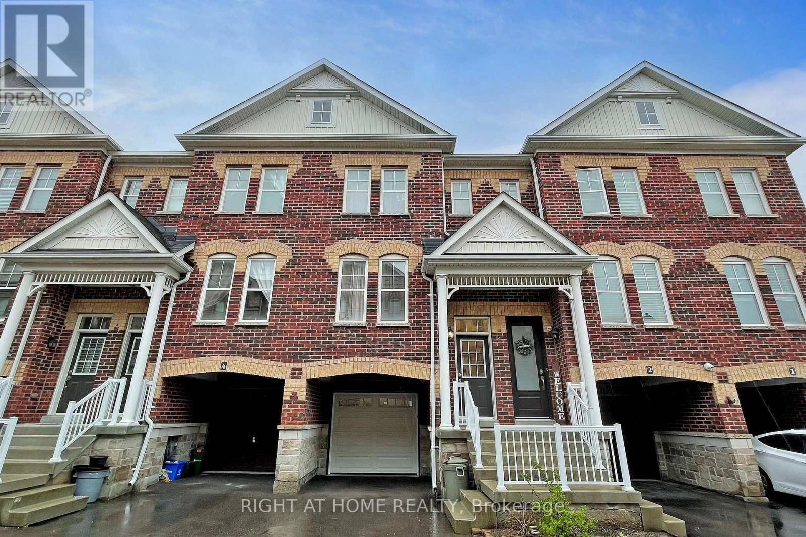 Vaughan (west Woodbridge), ON L4L0H1,10 Porter AVE West #3