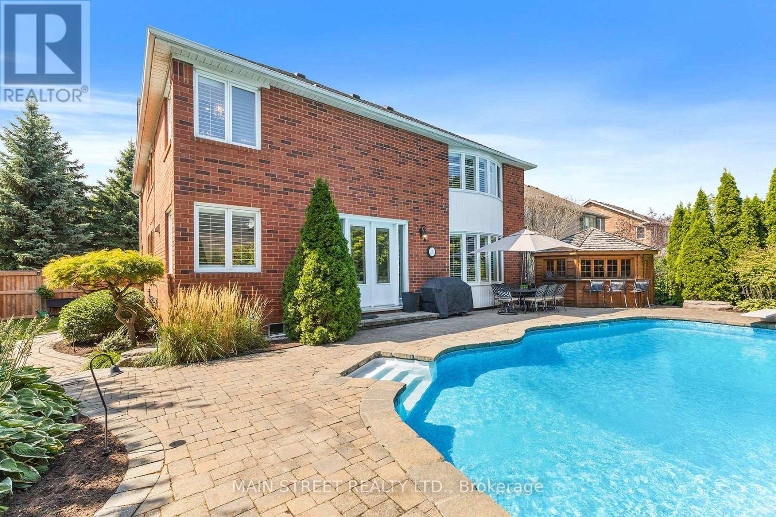 Newmarket (stonehaven-wyndham), ON L3X1N2,693 FOXCROFT BOULEVARD