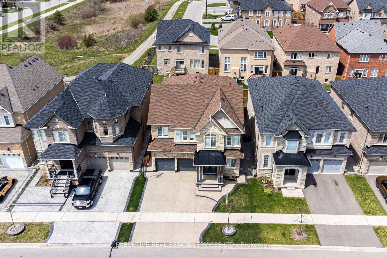 Vaughan (kleinburg), ON L4H4L4,79 ELDERSLIE CRESCENT E