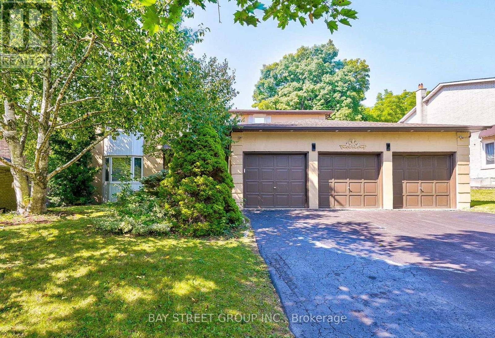 Richmond Hill (south Richvale), ON L4C6G4,150 CAMBRIDGE CRESCENT