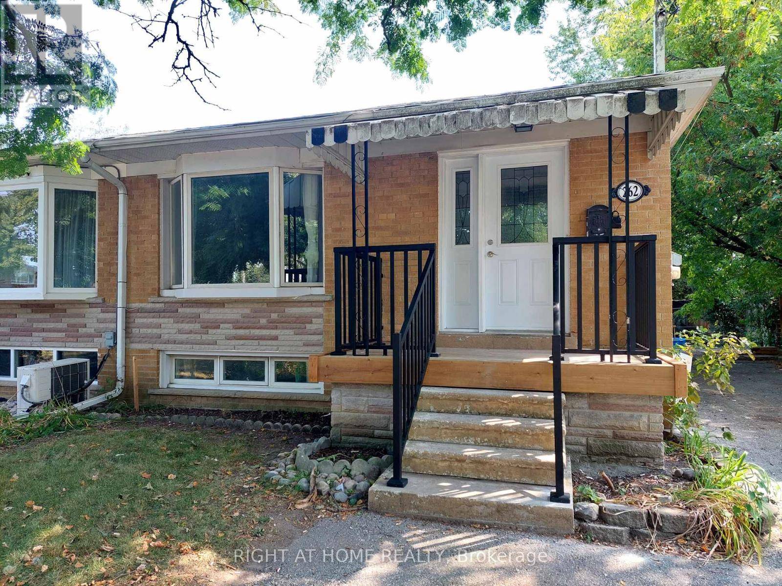 Richmond Hill (crosby), ON L4C2Y5,262 Zelda CRES #Upper