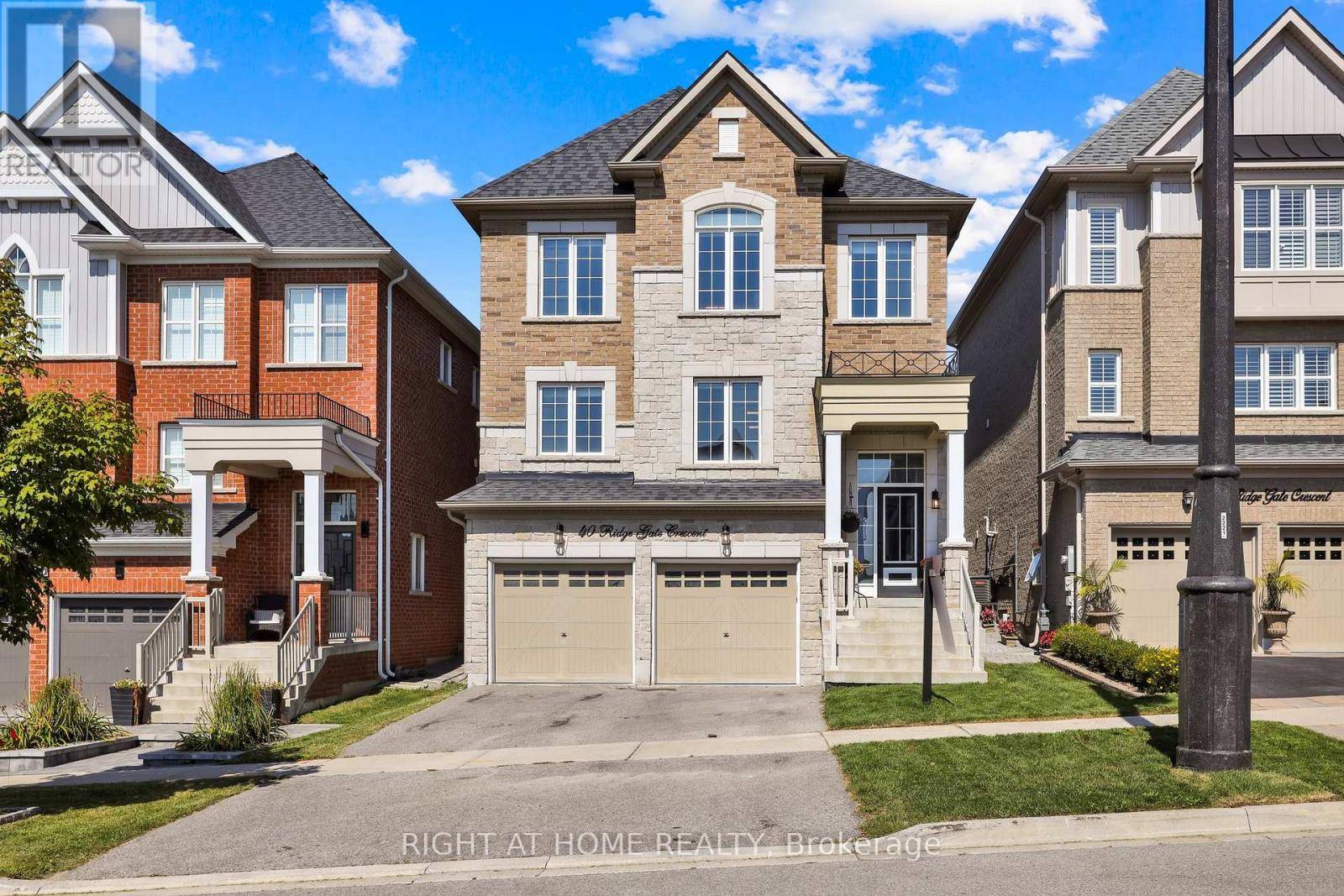 East Gwillimbury (mt Albert), ON L0G1M0,40 RIDGE GATE CRESCENT