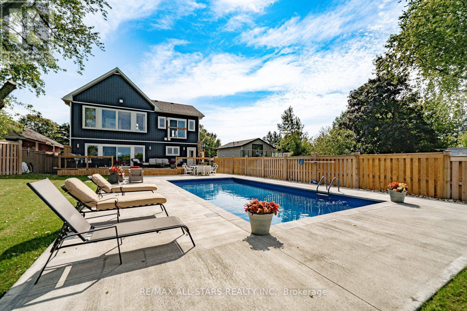 Whitchurch-stouffville, ON L4A2X9,22 MITCHELL AVENUE