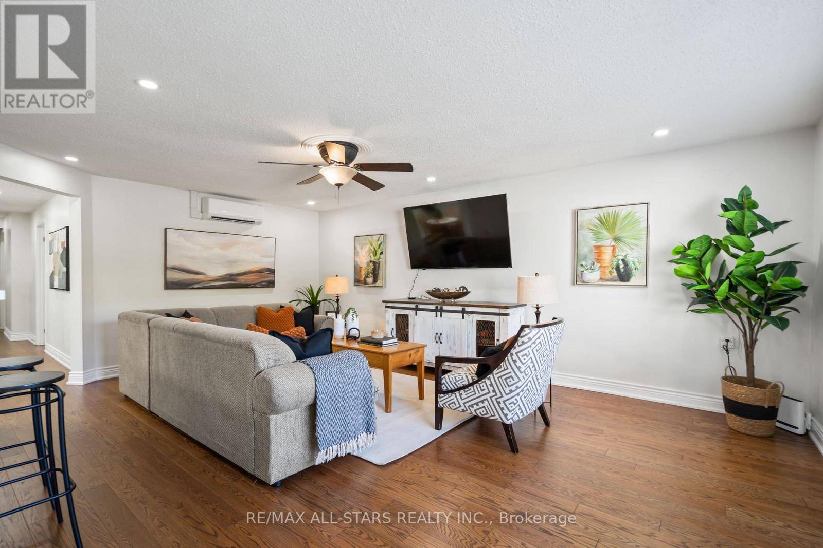 Uxbridge, ON L9P1E9,194/198 BROCK STREET W