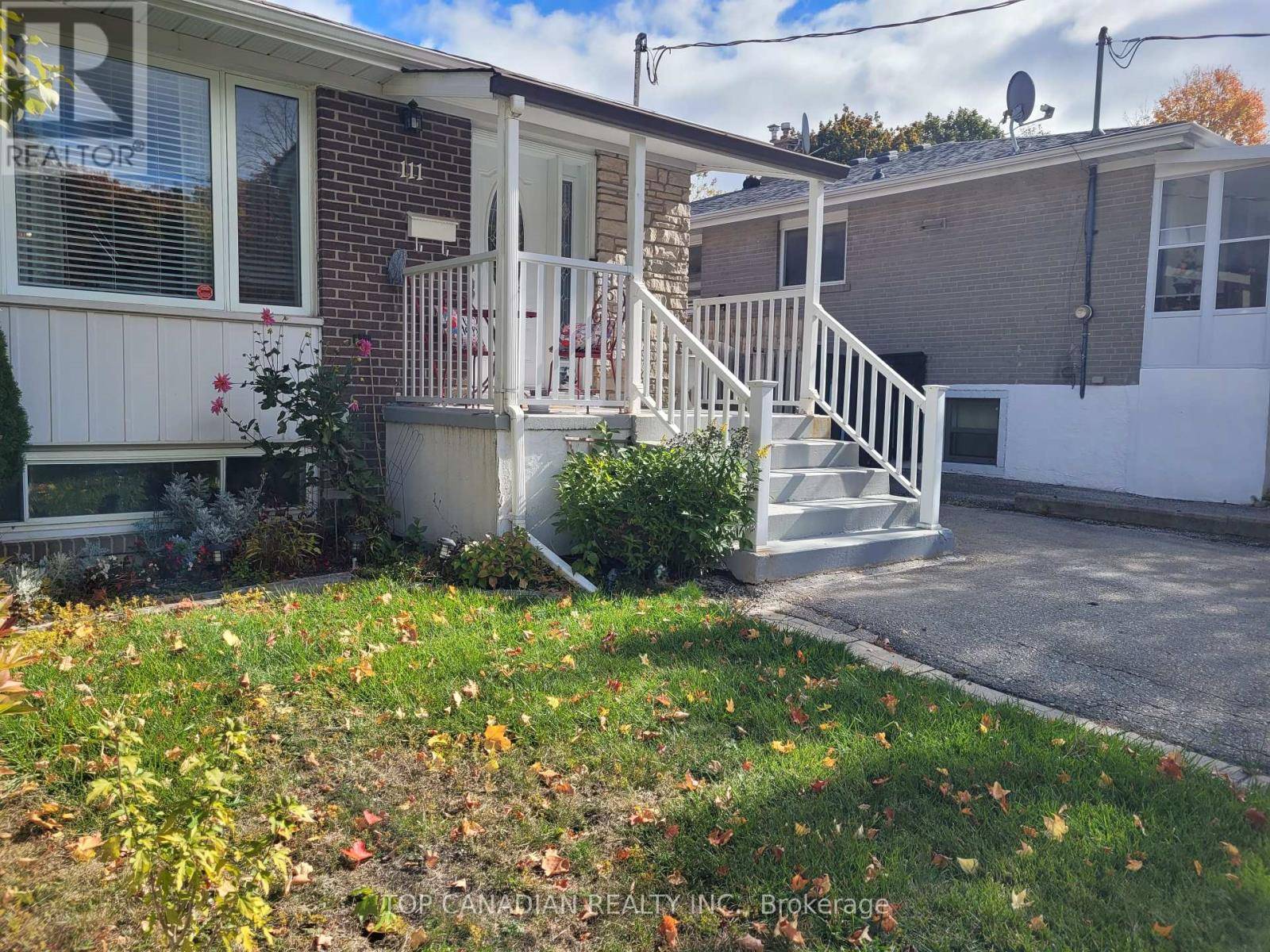 Newmarket (huron Heights-leslie Valley), ON L3Y3W2,111 BAYVIEW PARKWAY