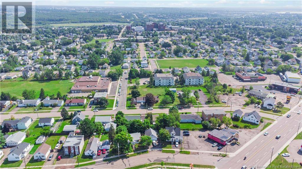 Moncton, NB E1C2S5,979-981 Mountain Road