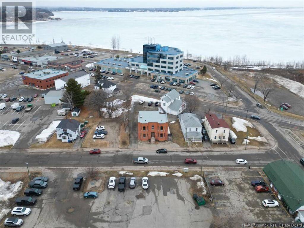 Bathurst, NB E2A1B8,281 St George