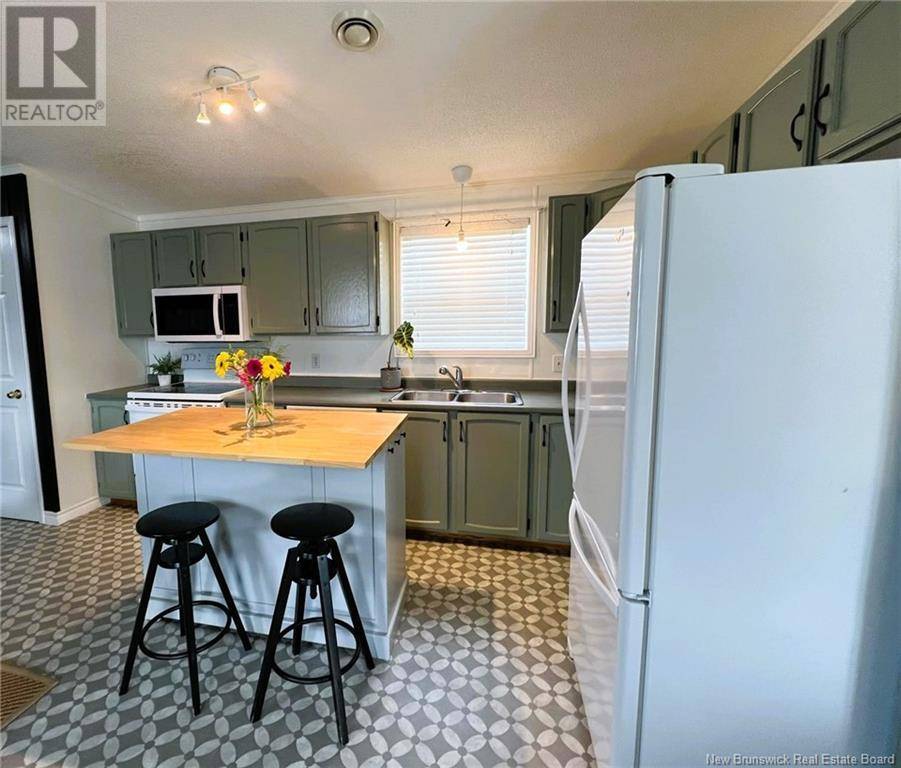 Dieppe, NB E1A7N1,105 Miramichi Drive